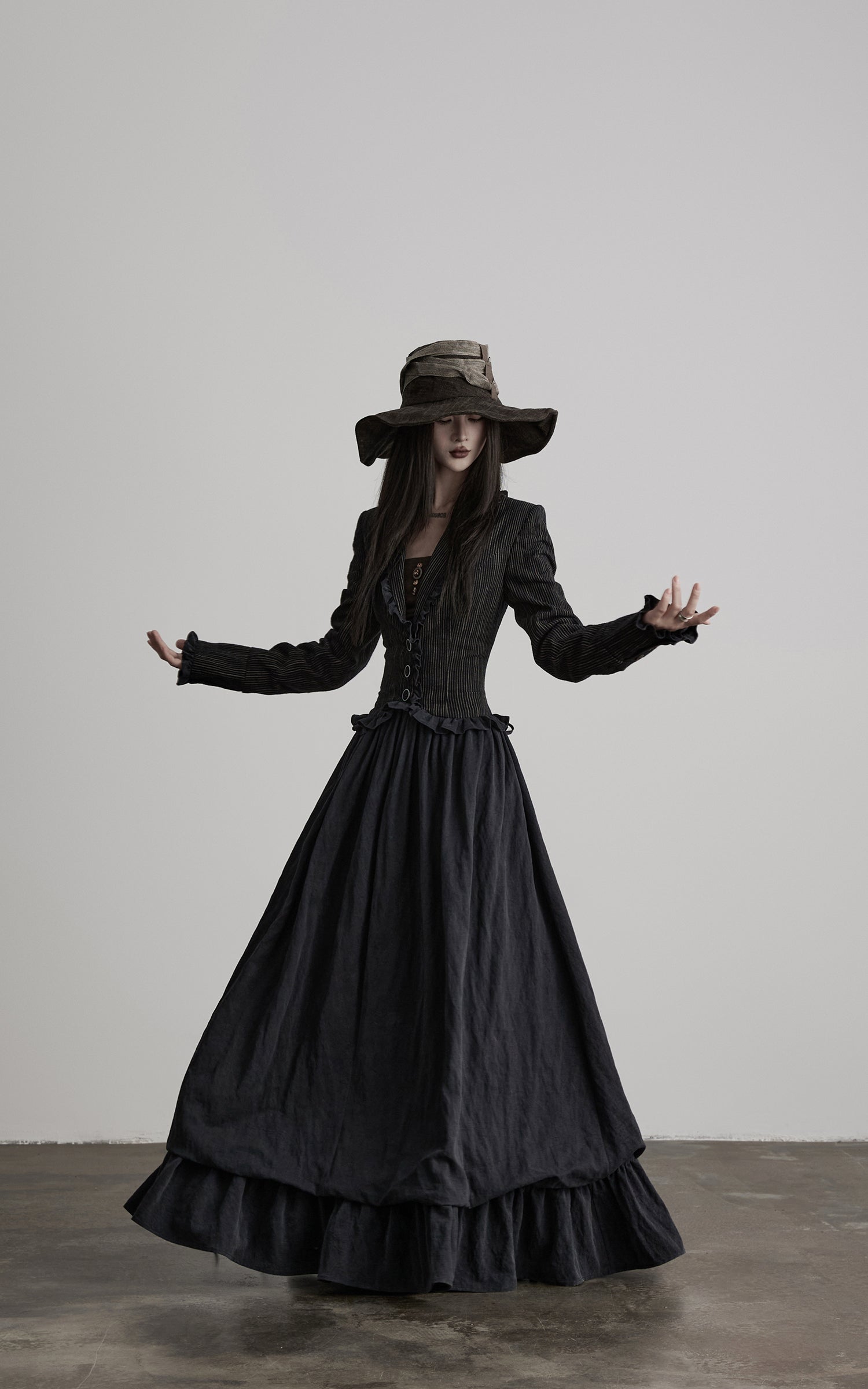 <tc>DOINDULGE</tc> Strukturierte Pinstripe Gothic Maxikleid