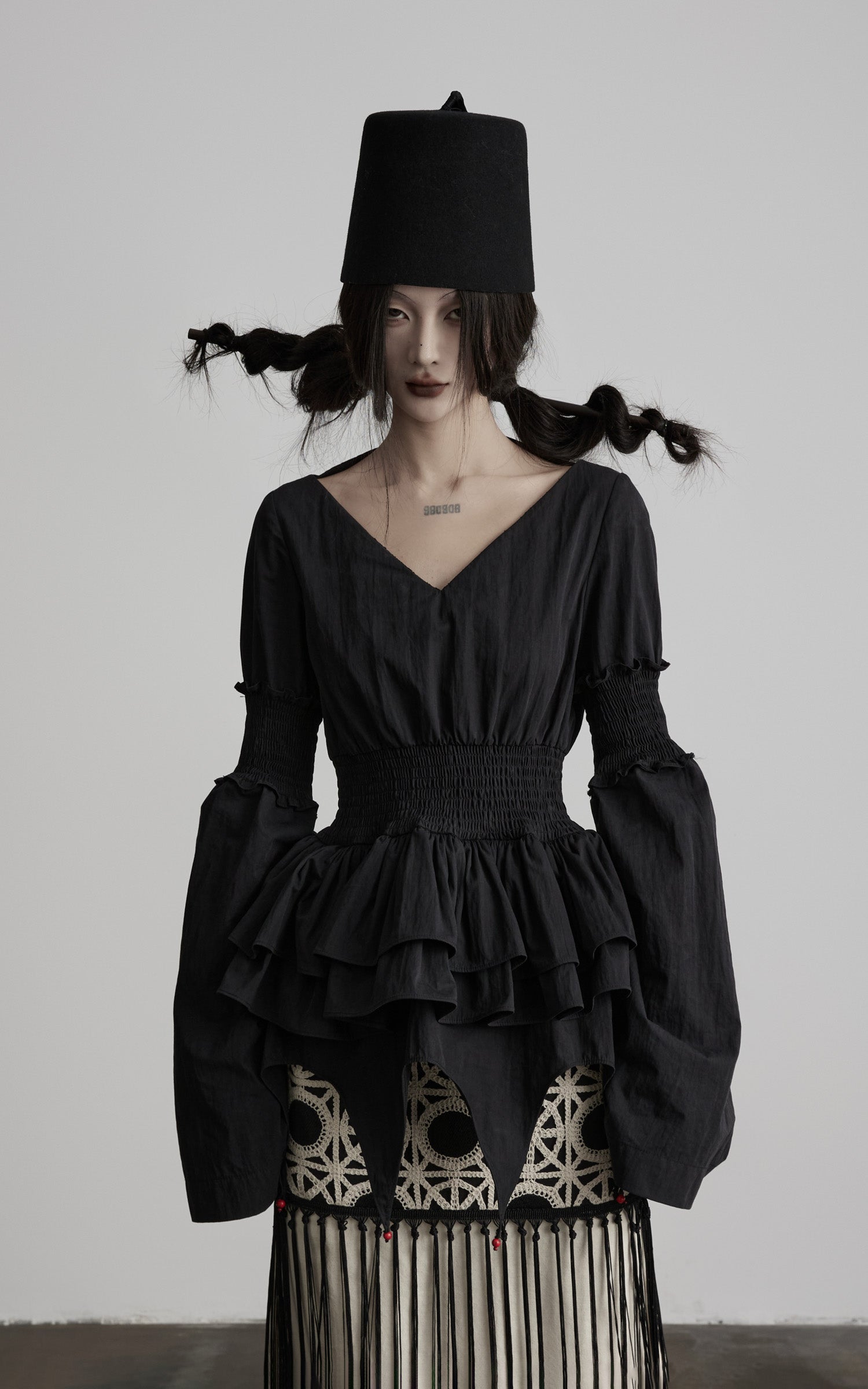 <tc>DOINDULGE</tc> Lagenbluse mit Rüschen und strukturierter Taille