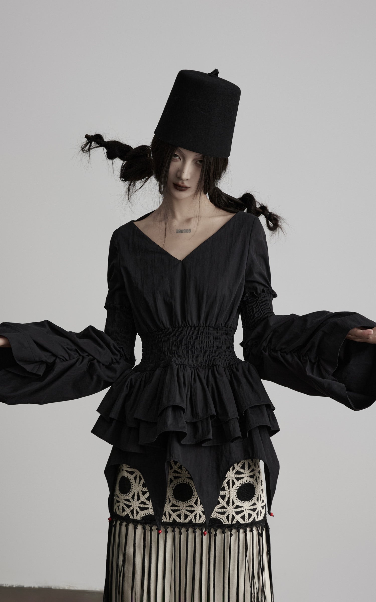 <tc>DOINDULGE</tc> Lagenbluse mit Rüschen und strukturierter Taille