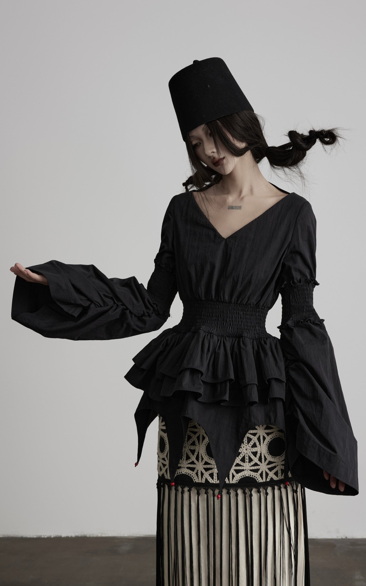 <tc>DOINDULGE</tc> Lagenbluse mit Rüschen und strukturierter Taille