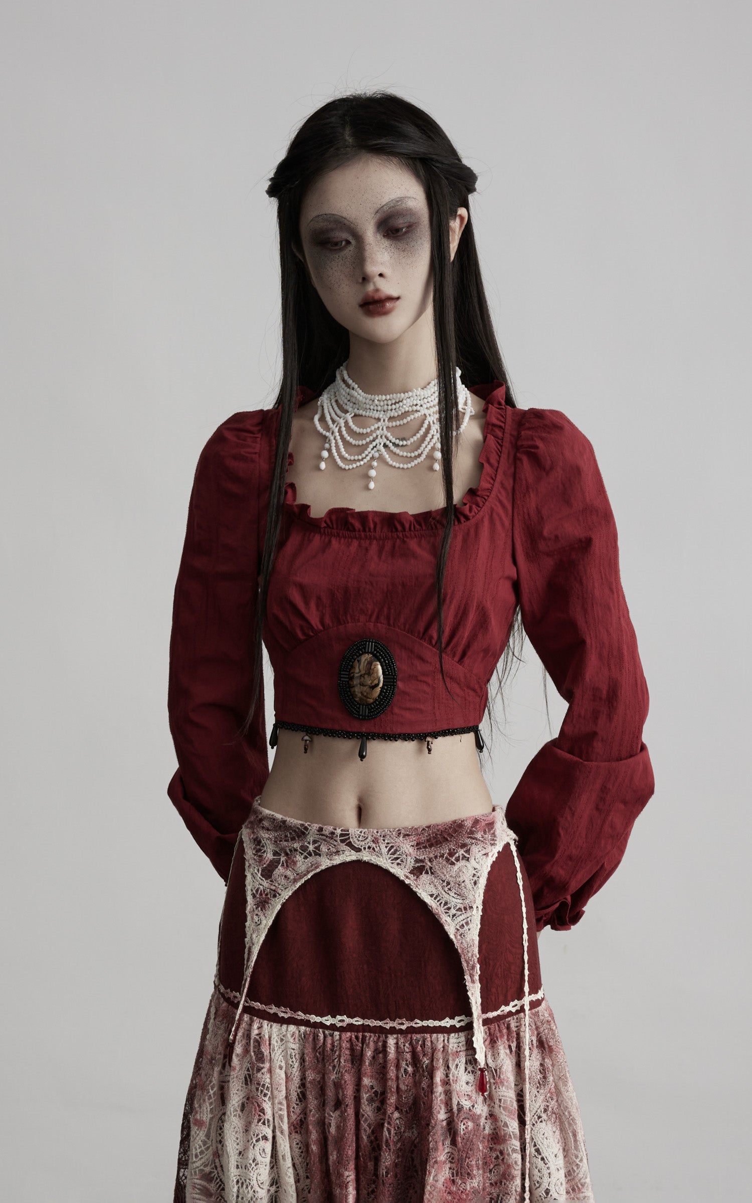 DOINDULGE Baroque Cropped Cameo Top