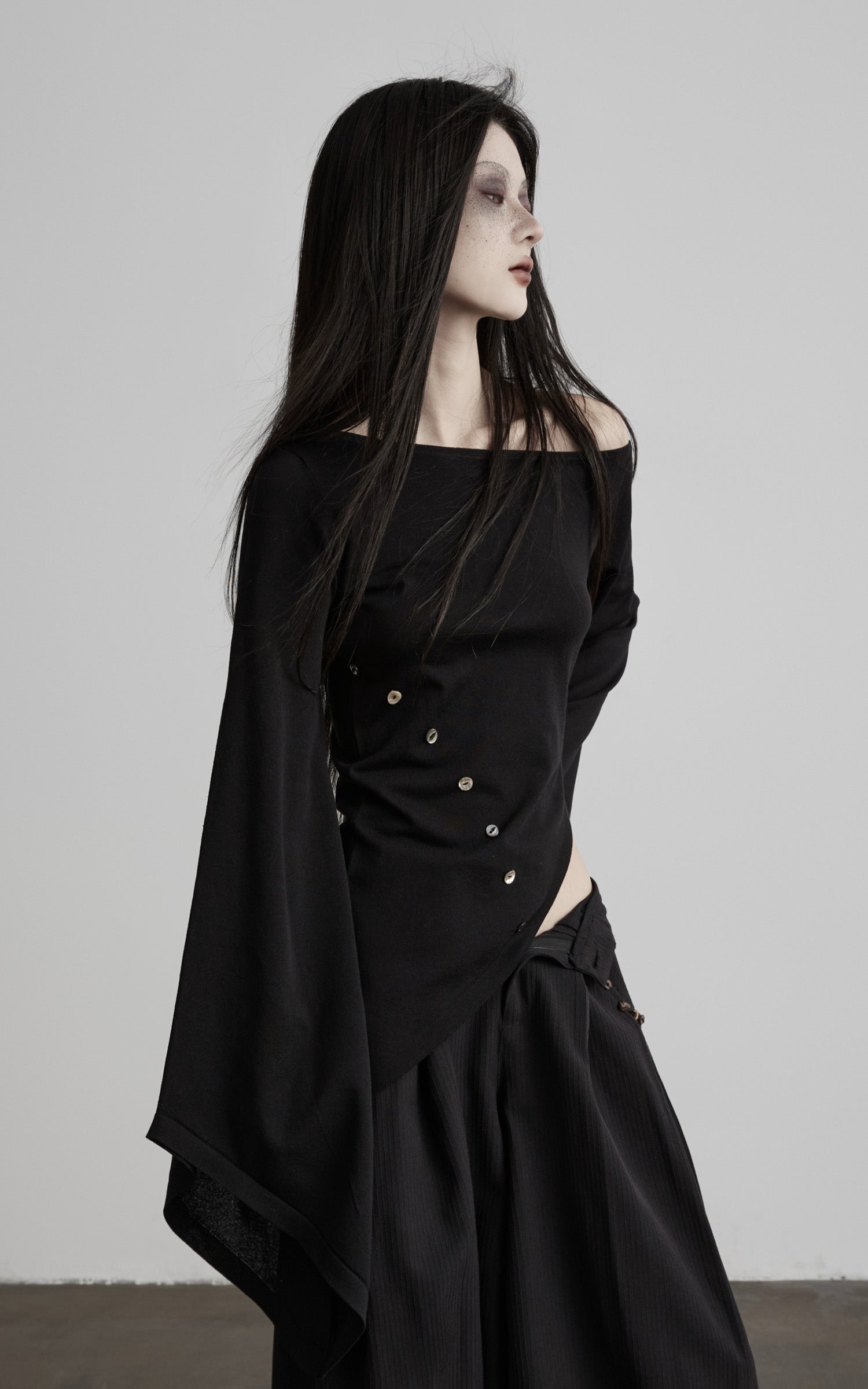 DOINDULGE Asymmetric Draped One-Shoulder Top