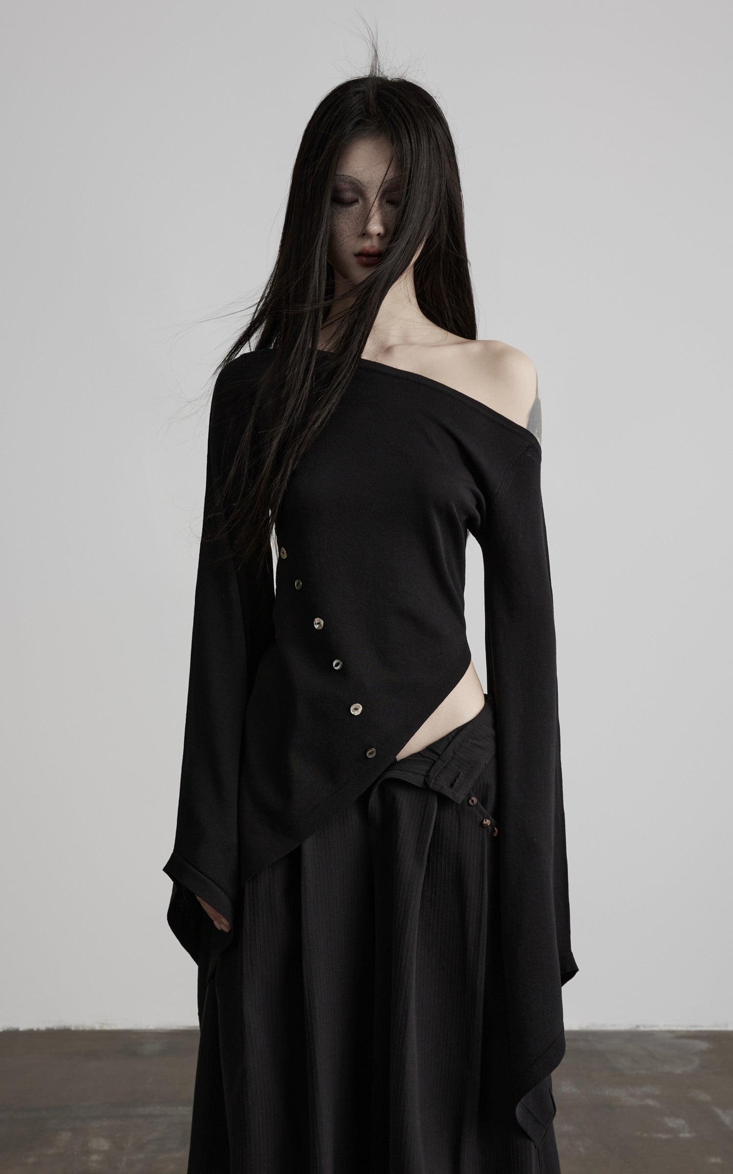 DOINDULGE Asymmetric Draped One-Shoulder Top