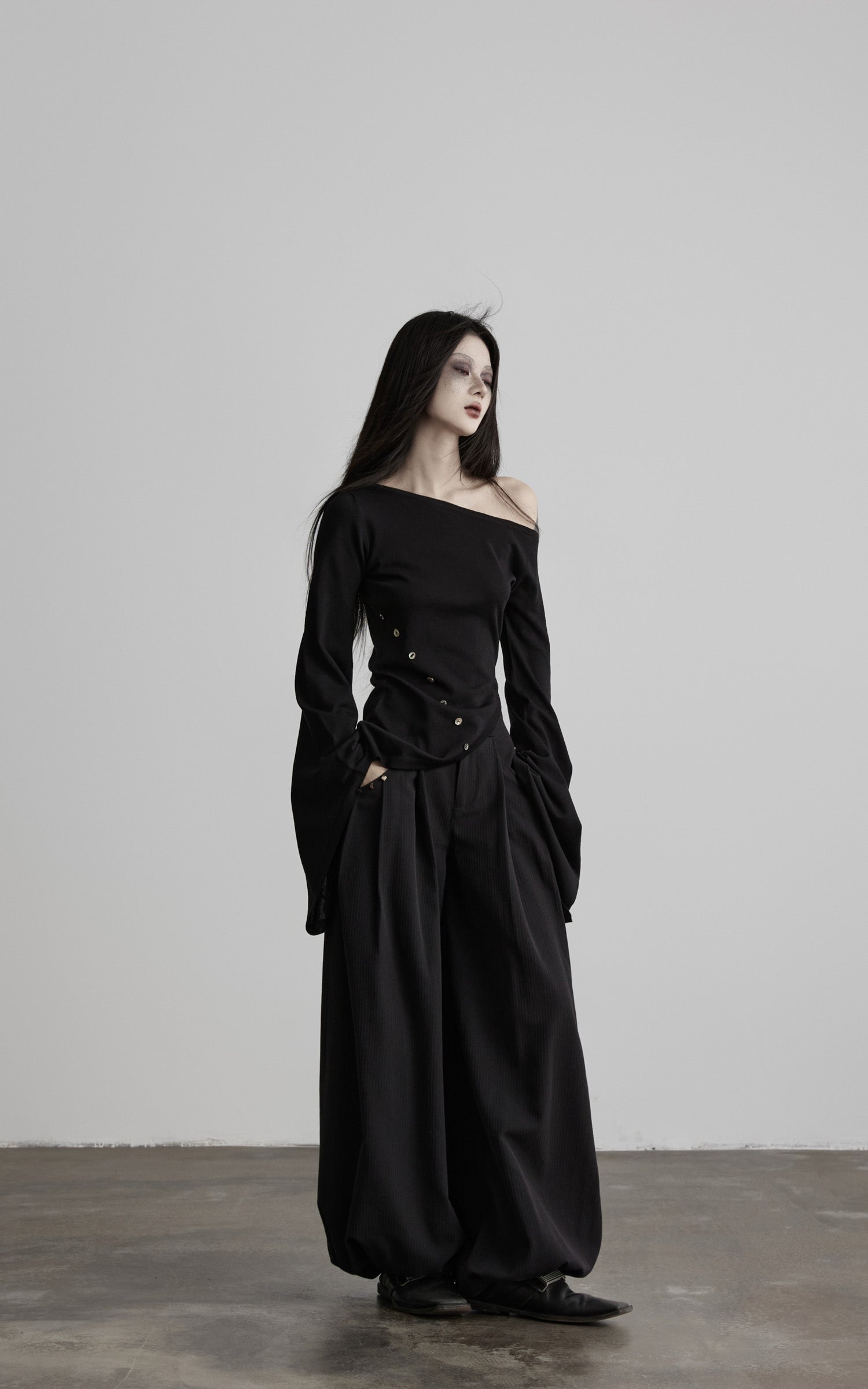 DOINDULGE Asymmetric Draped One-Shoulder Top