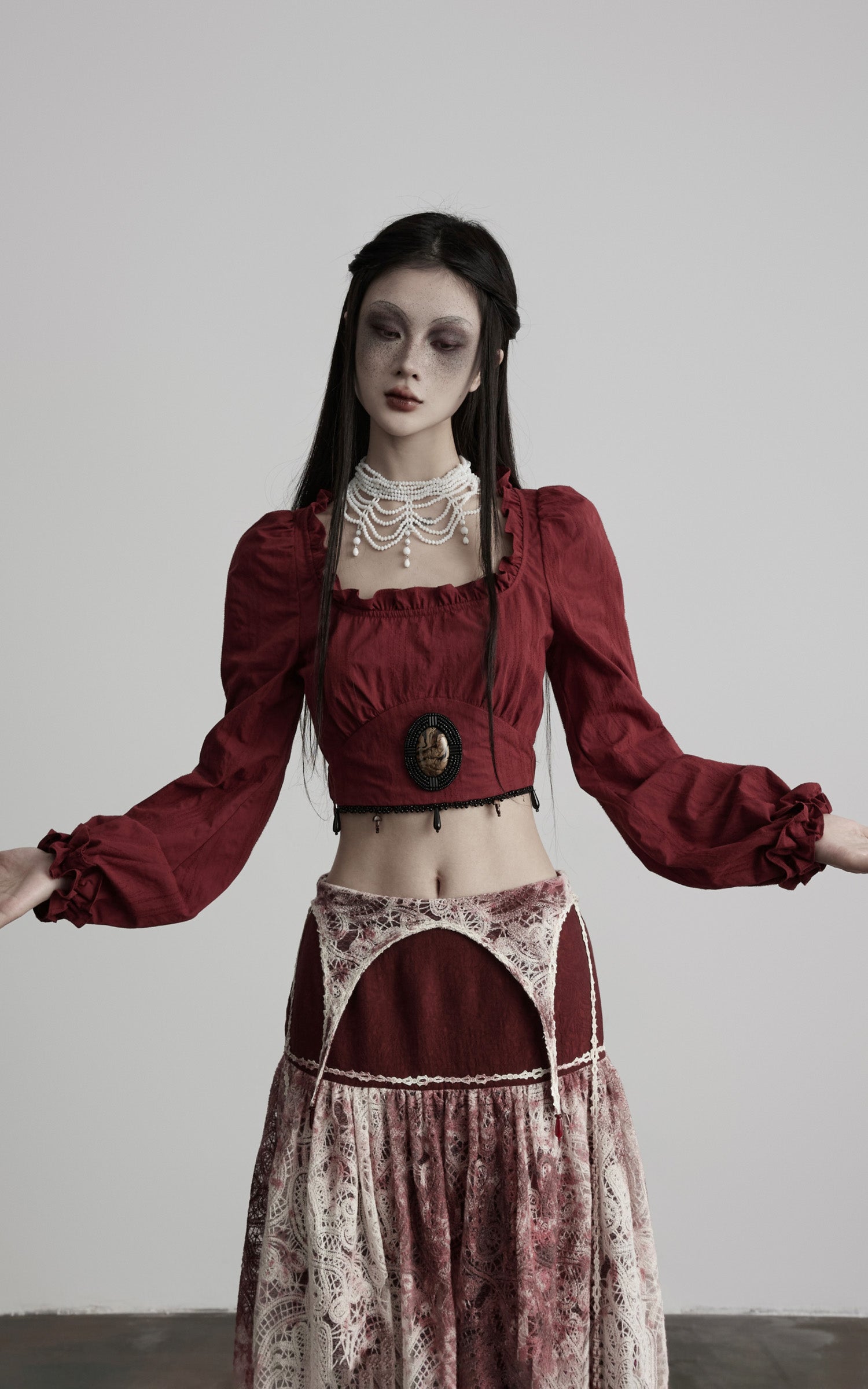 DOINDULGE Baroque Cropped Cameo Top