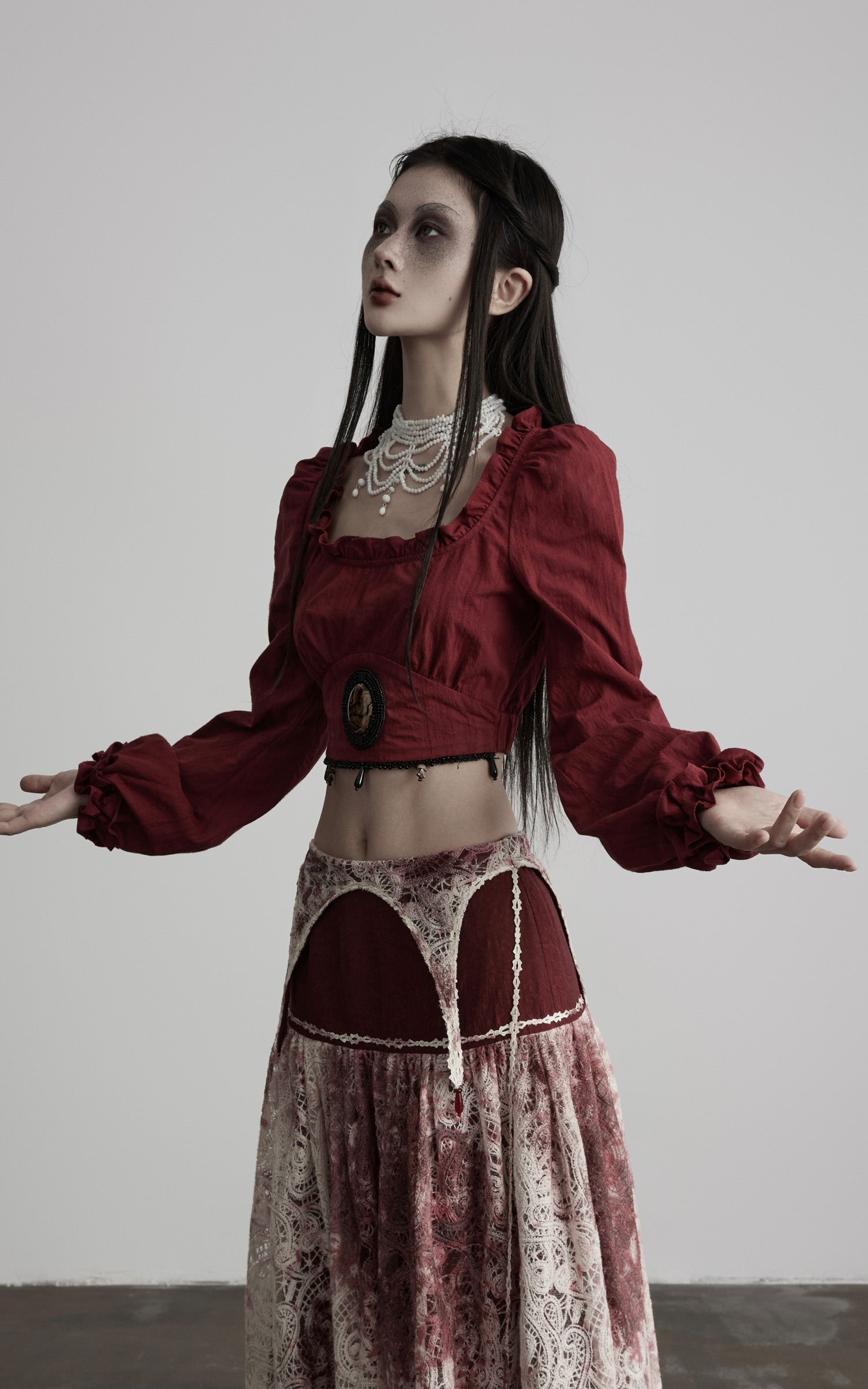 DOINDULGE Baroque Cropped Cameo Top