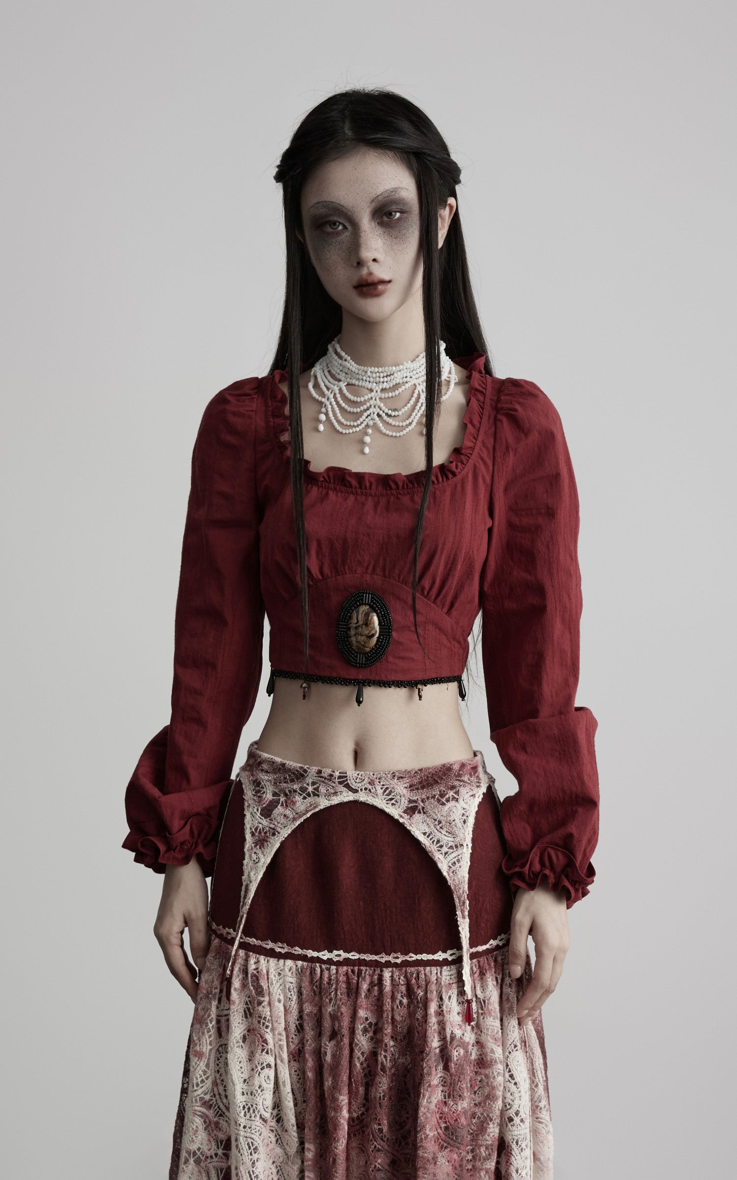 DOINDULGE Baroque Cropped Cameo Top