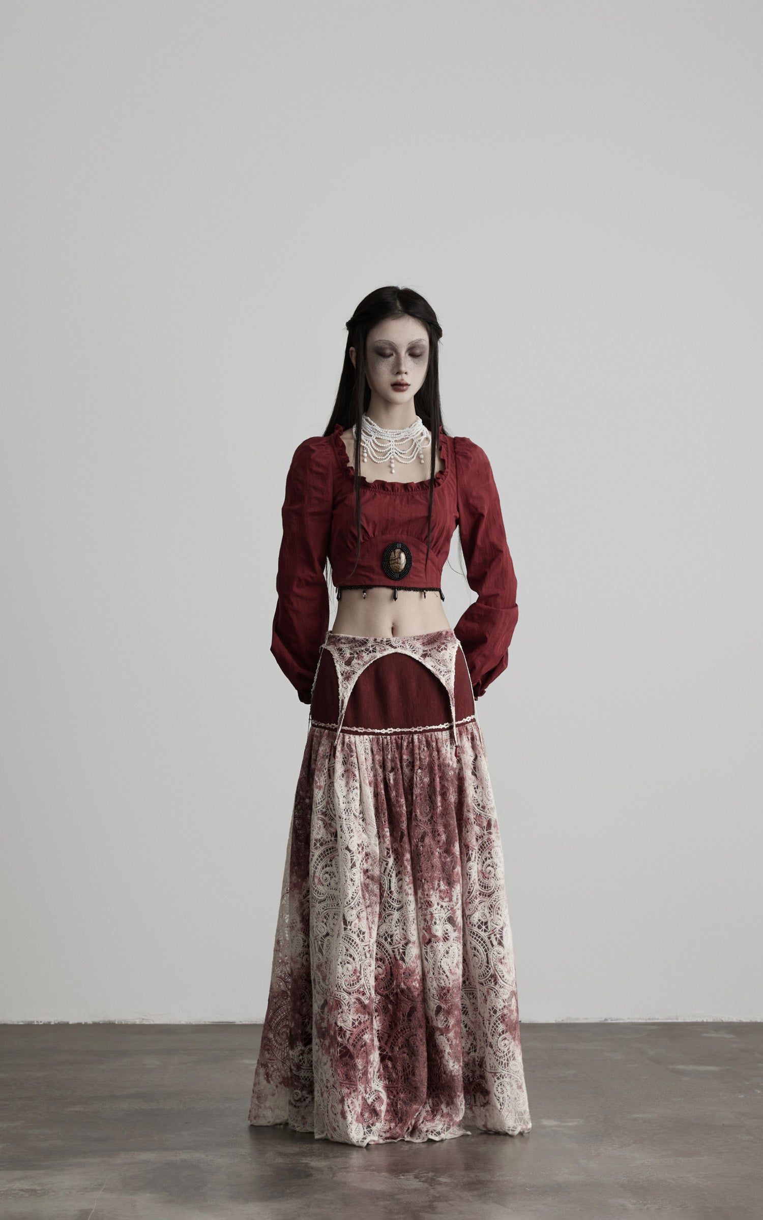 DOINDULGE Baroque Cropped Cameo Top