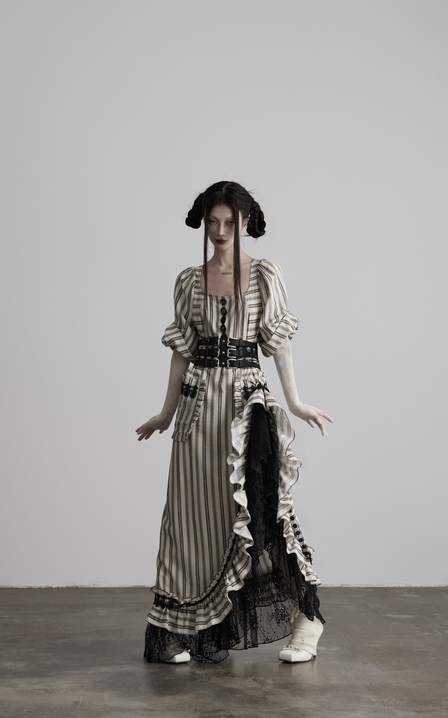 <tc>DOINDULGE</tc> Robe à rayures à encolure carrée, taille cintrée et garniture en dentelle