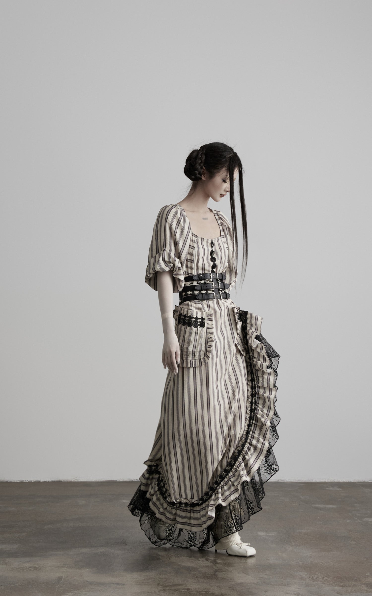 <tc>DOINDULGE</tc> Robe à rayures à encolure carrée, taille cintrée et garniture en dentelle