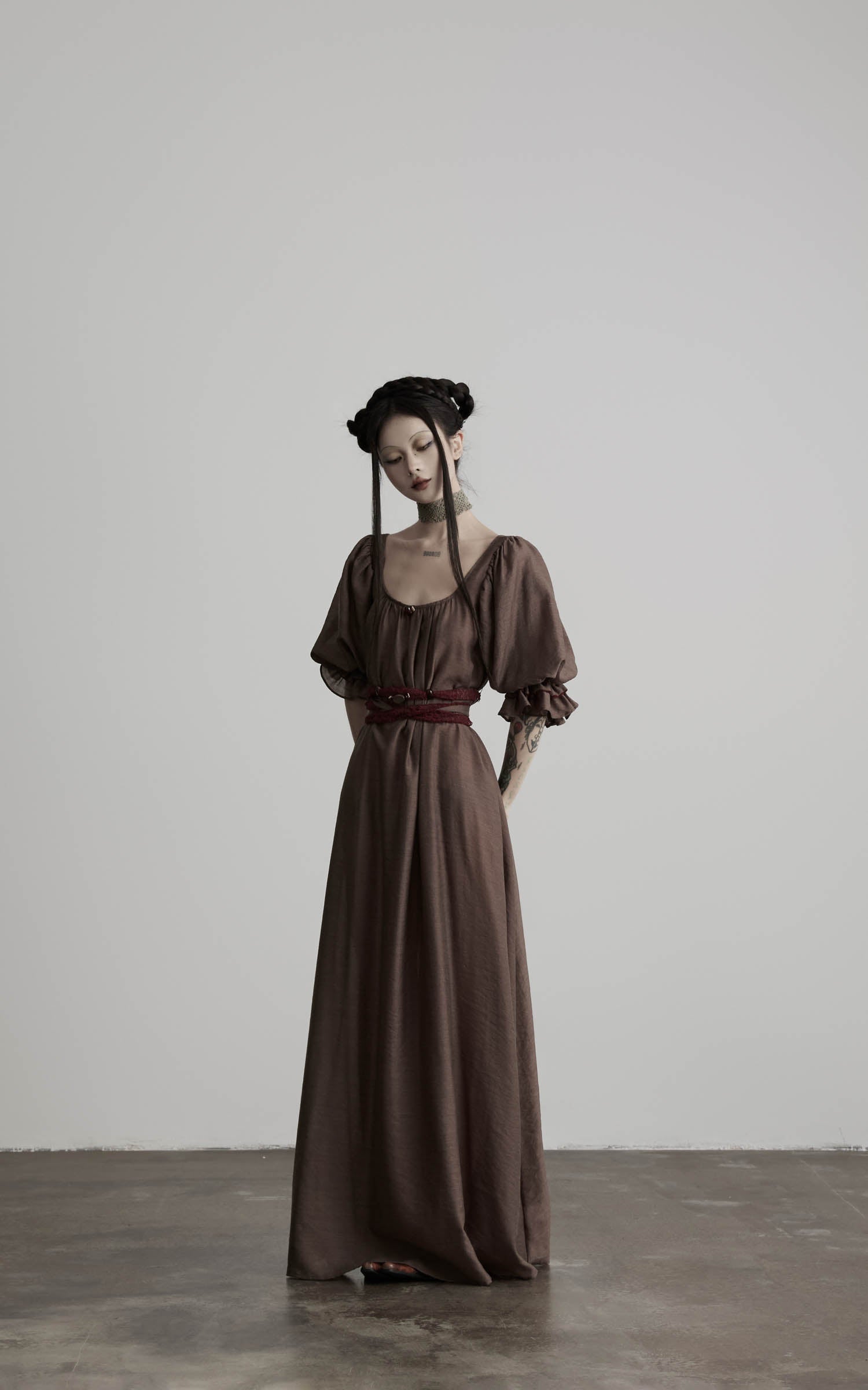 <tc>DOINDULGE</tc> Robe longue à manches bouffantes et encolure carrée