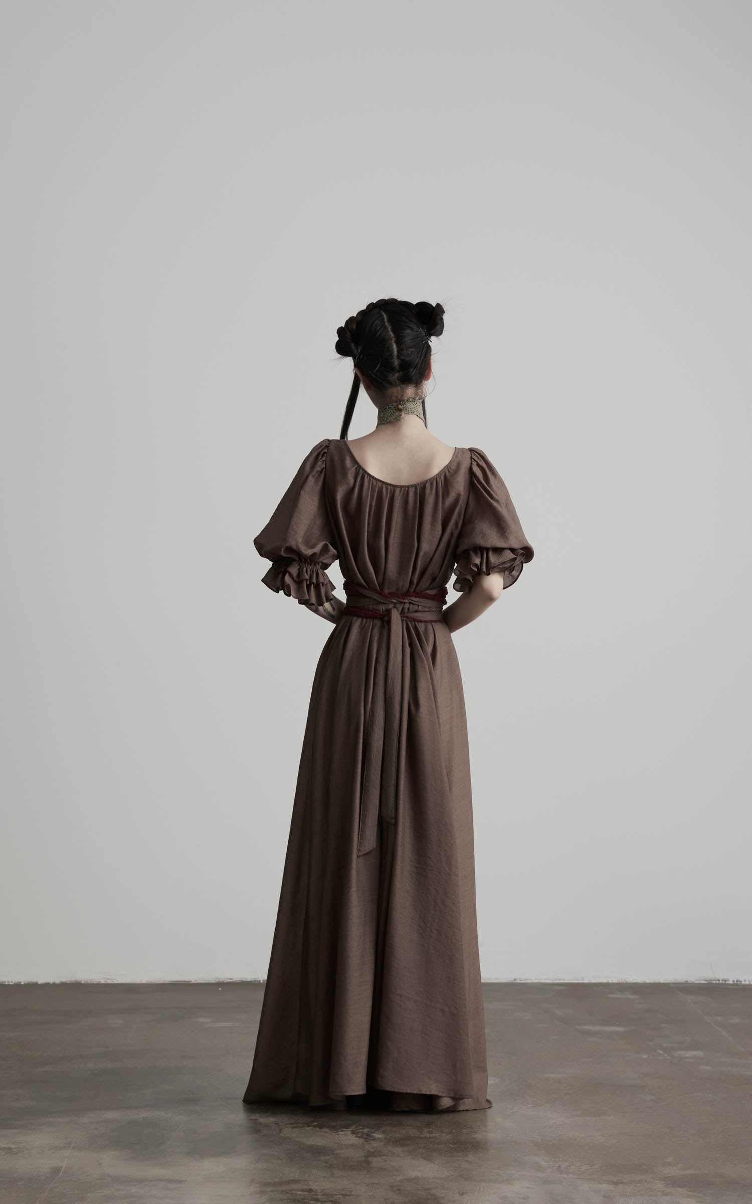 <tc>DOINDULGE</tc> Robe longue à manches bouffantes et encolure carrée