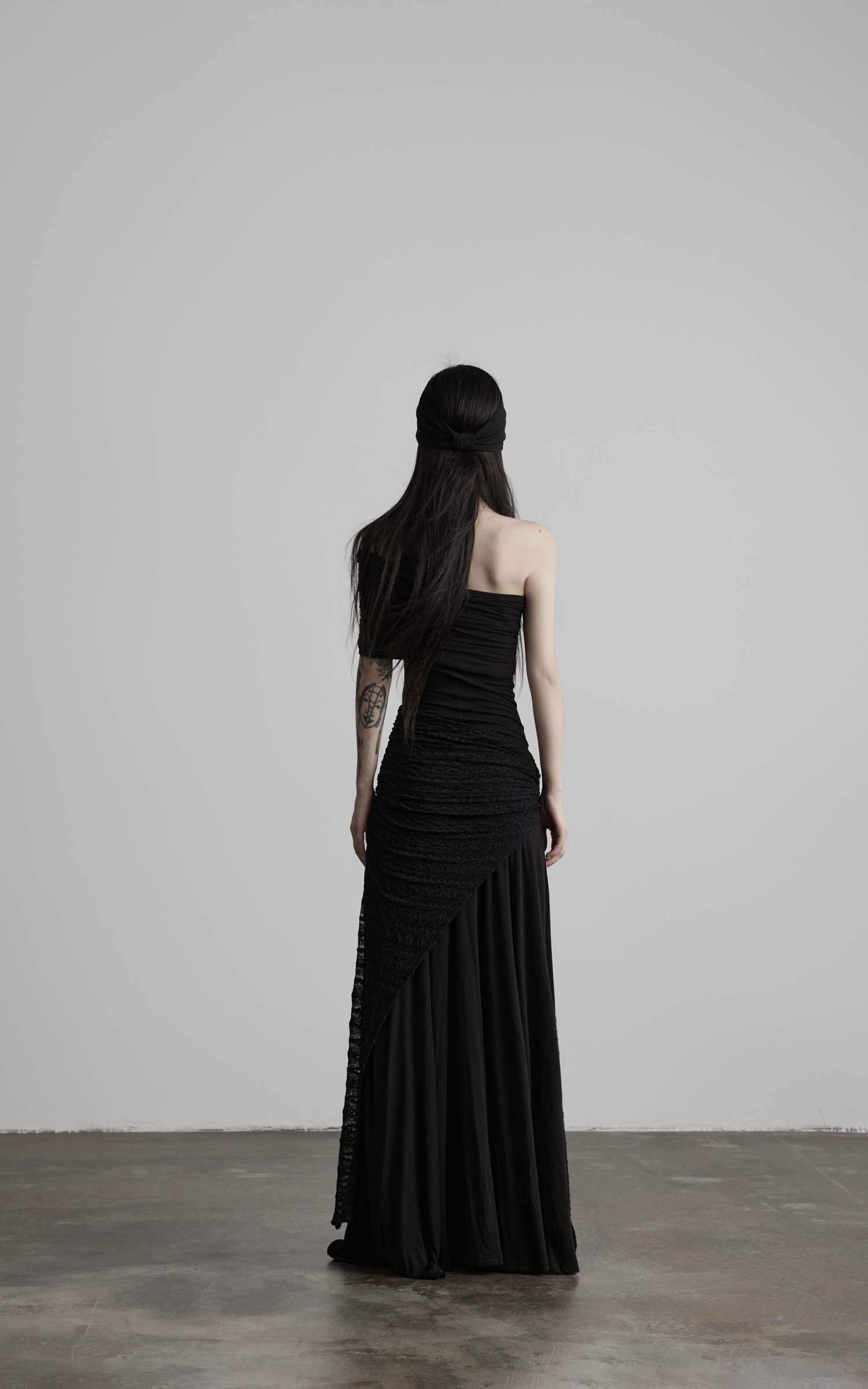 <tc>DOINDULGE</tc> Robe longue plissée à épaules dénudées