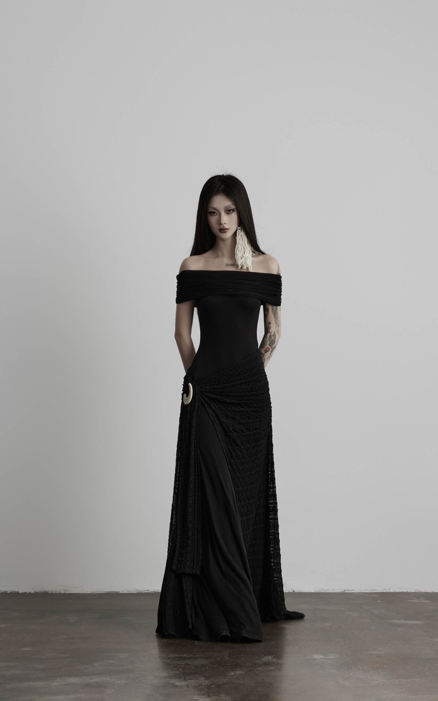 <tc>DOINDULGE</tc> Robe longue plissée à épaules dénudées