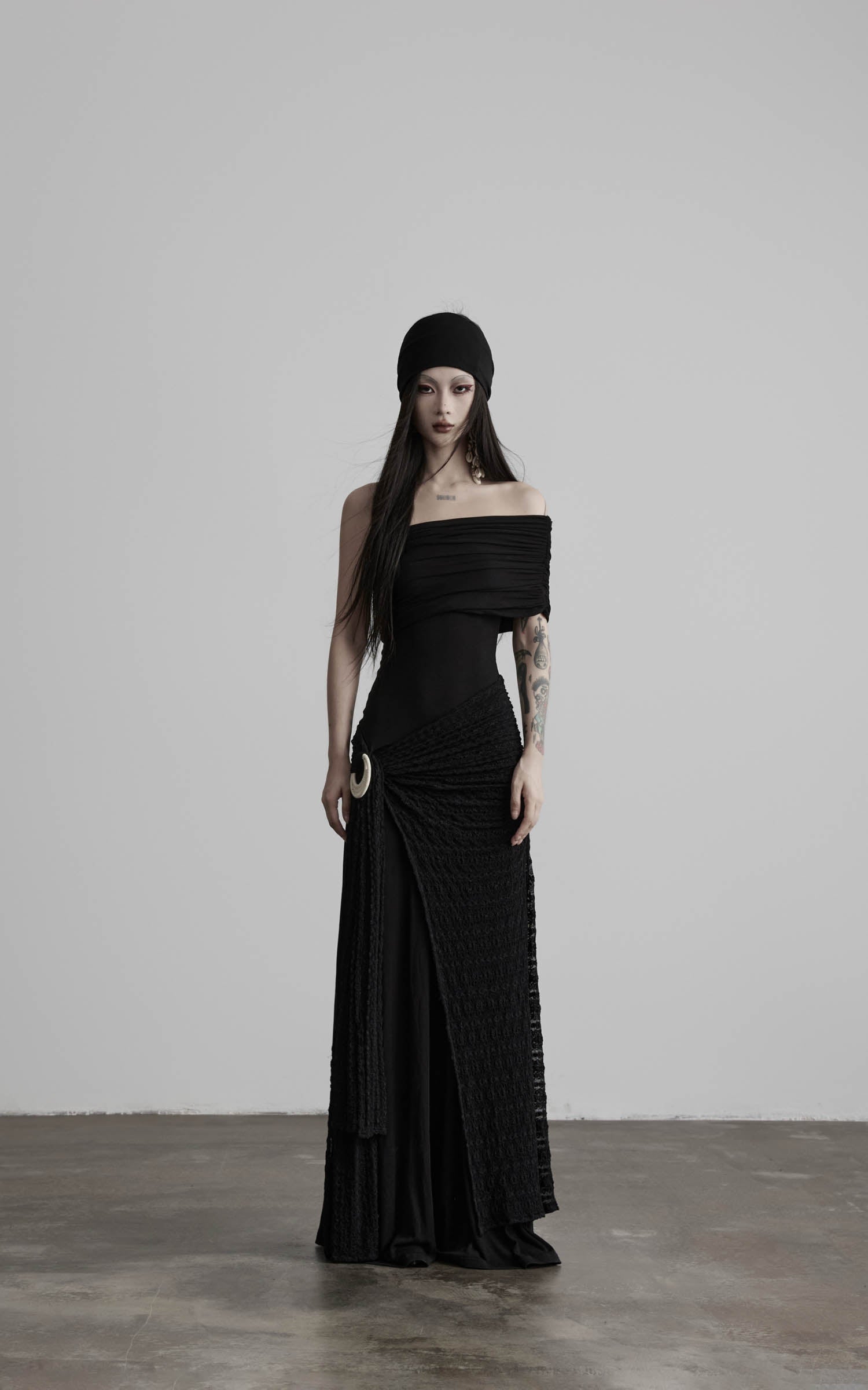 <tc>DOINDULGE</tc> Robe longue plissée à épaules dénudées