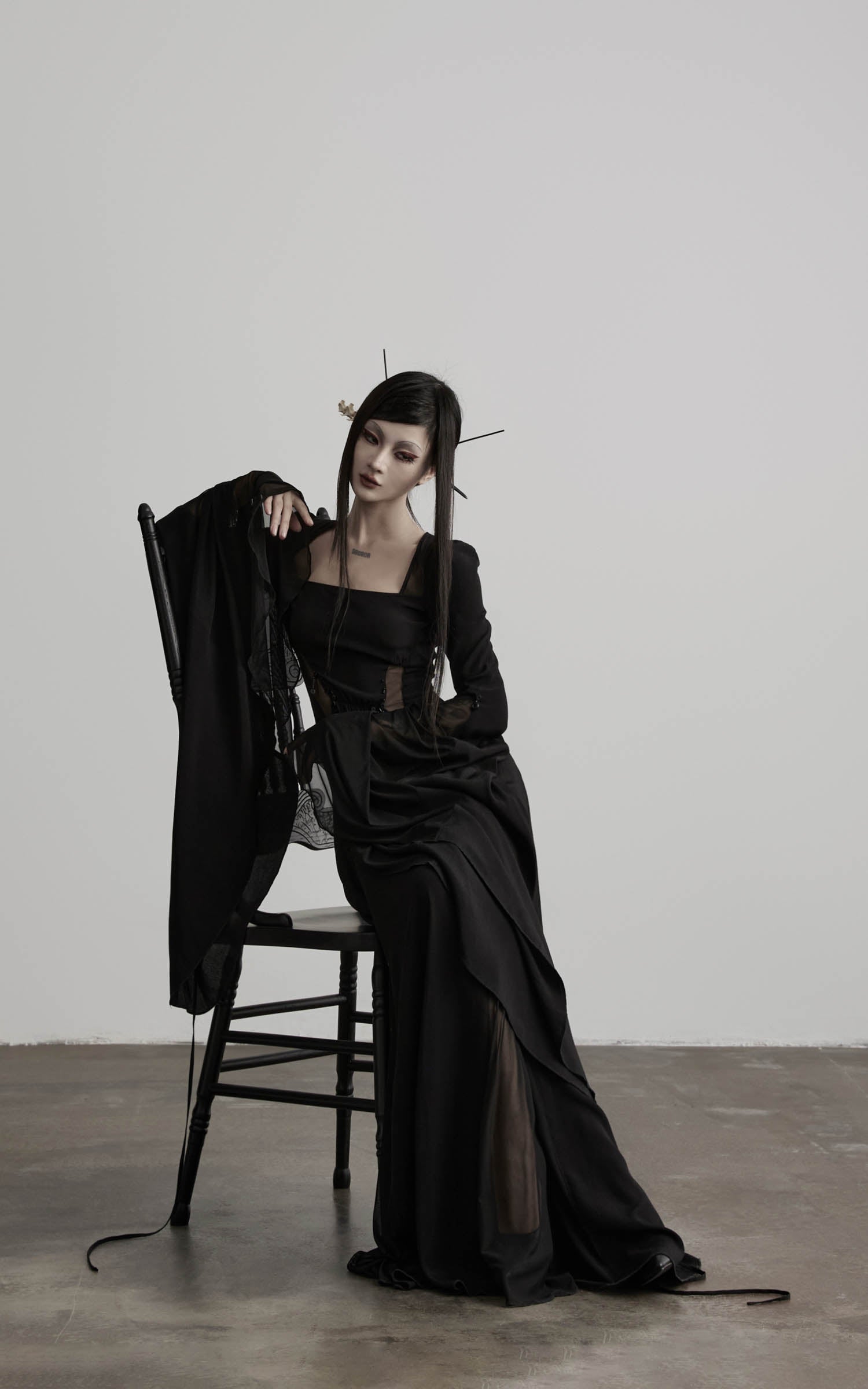 <tc>DOINDULGE</tc> Robe longue à manches évasées et encolure carrée