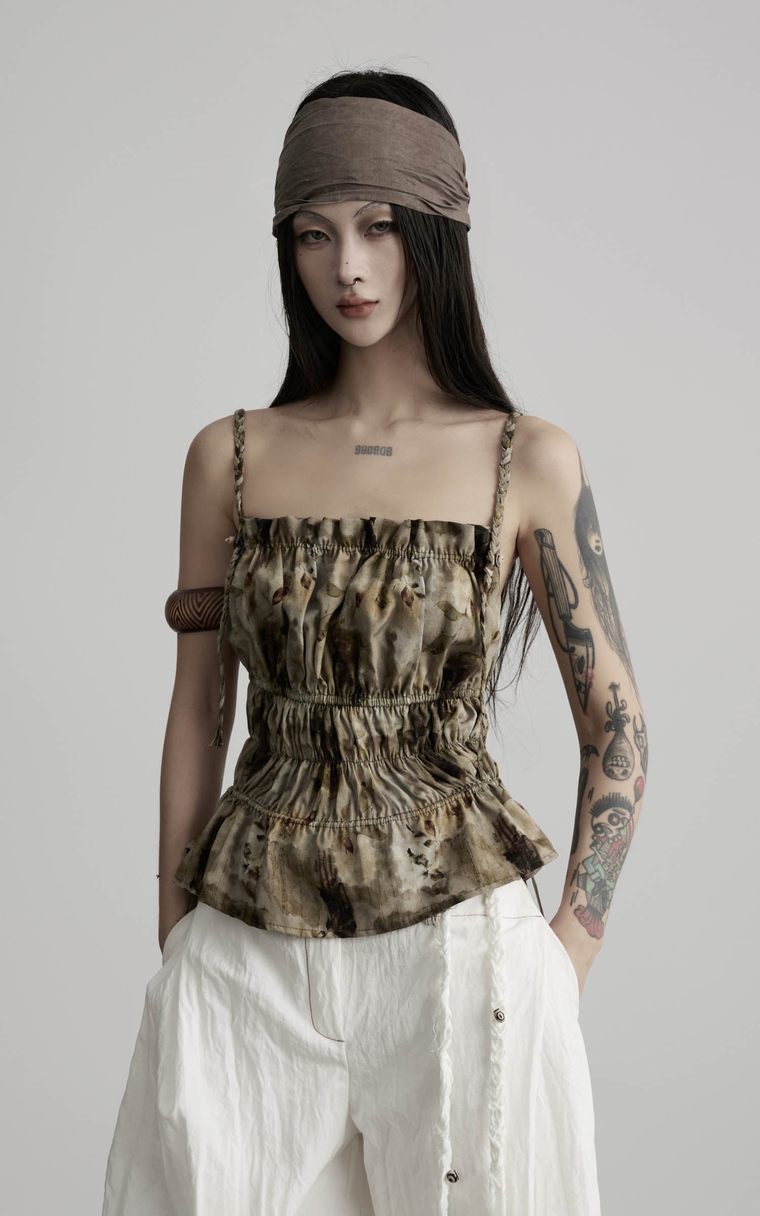 <tc>DOINDULGE</tc> Verstellbares Camisole-Top mit gerafften, geflochtenen Trägern