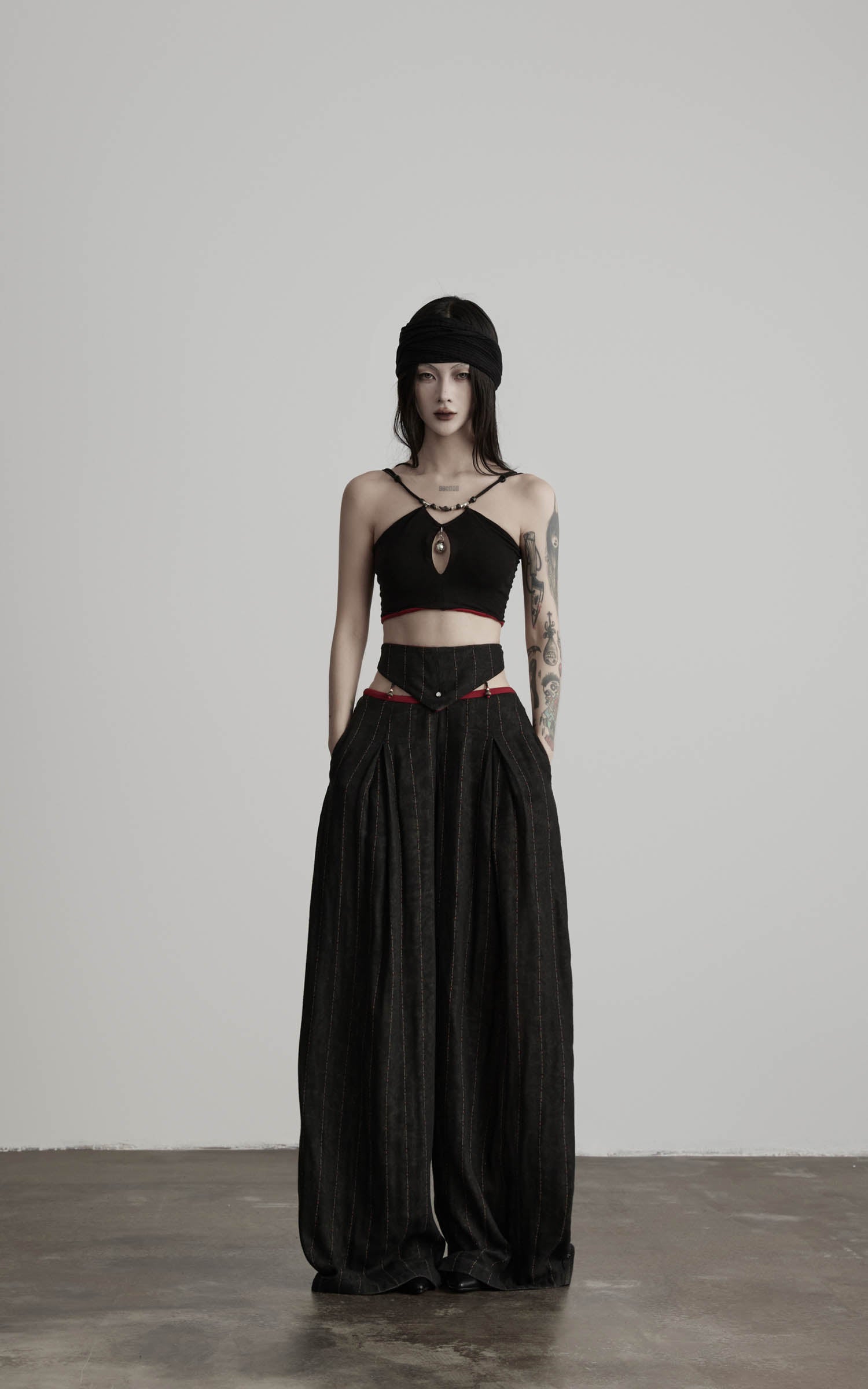 DOINDULGE Reversible Beaded Keyhole Camisole Bell Pendant Crop Top
