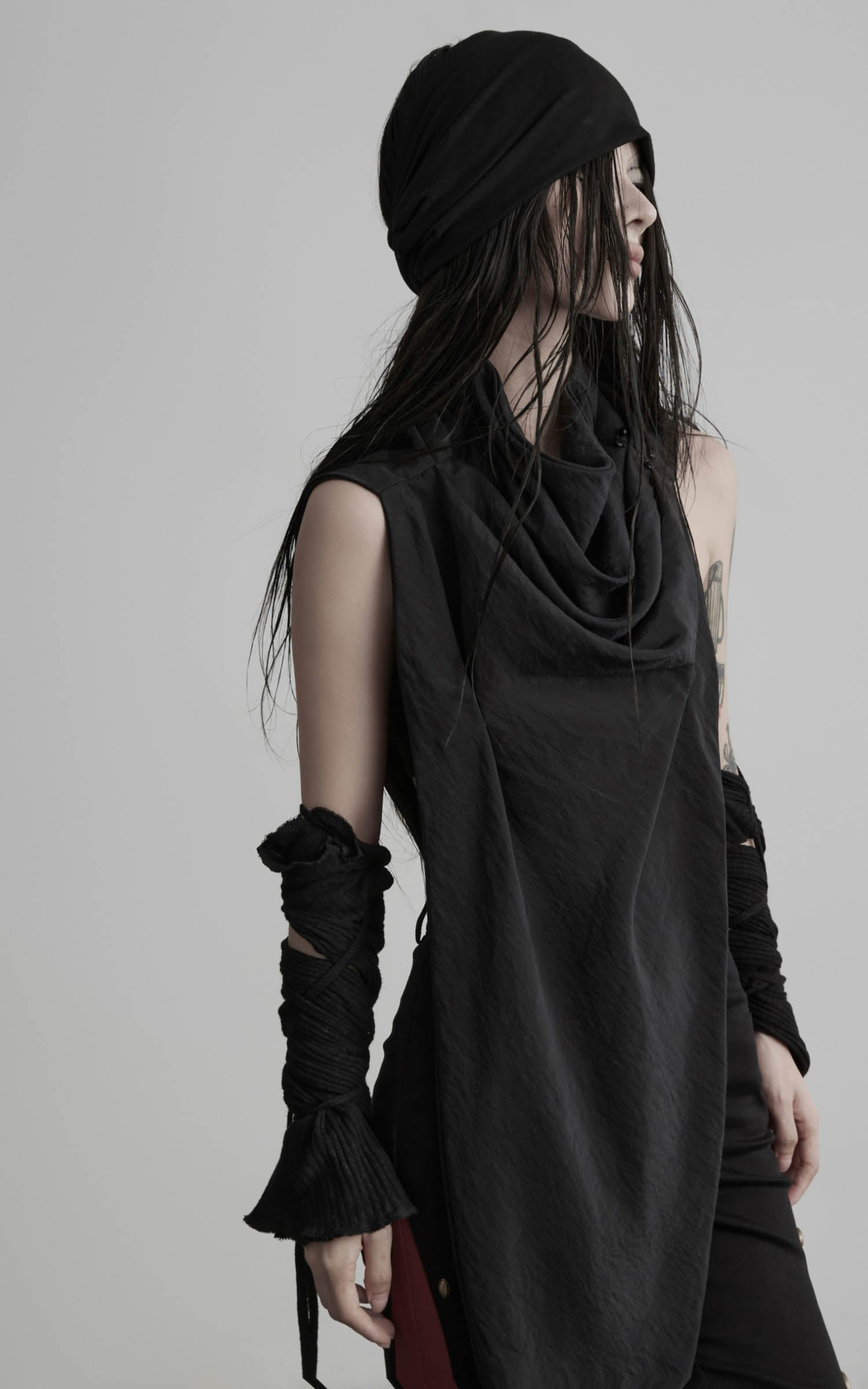 <tc>DOINDULGE</tc> アシンメトリックドレープスカーフショール