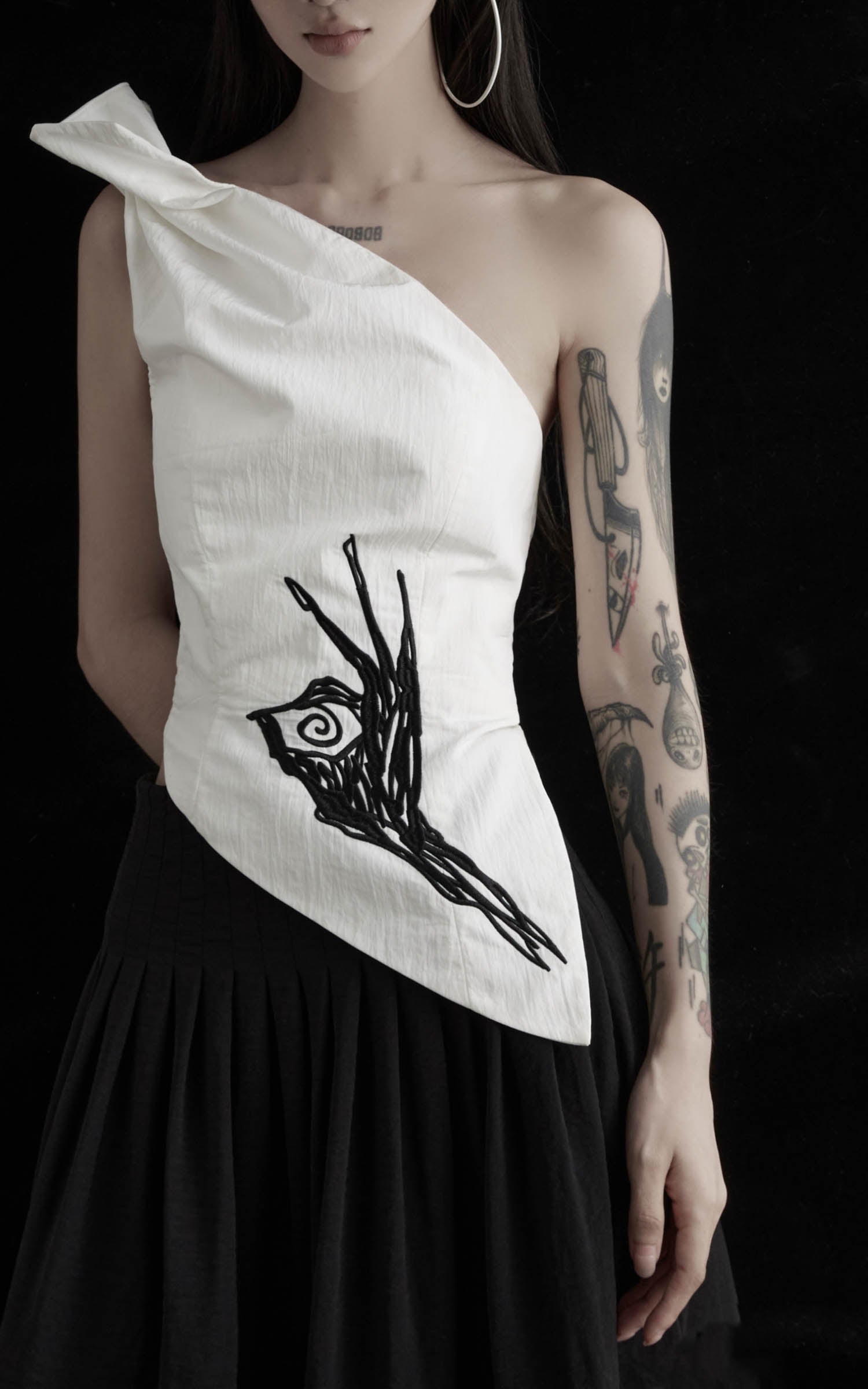DOINDULGE One Shoulder Asymmetric Embroidered Top