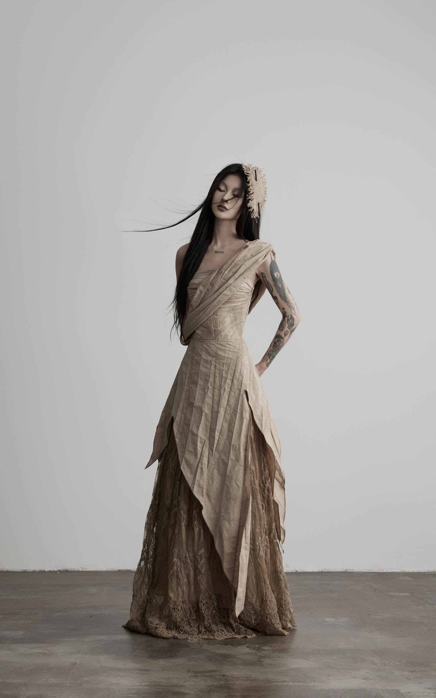 <tc>DOINDULGE</tc> Robe longue à panneaux en dentelle asymétrique