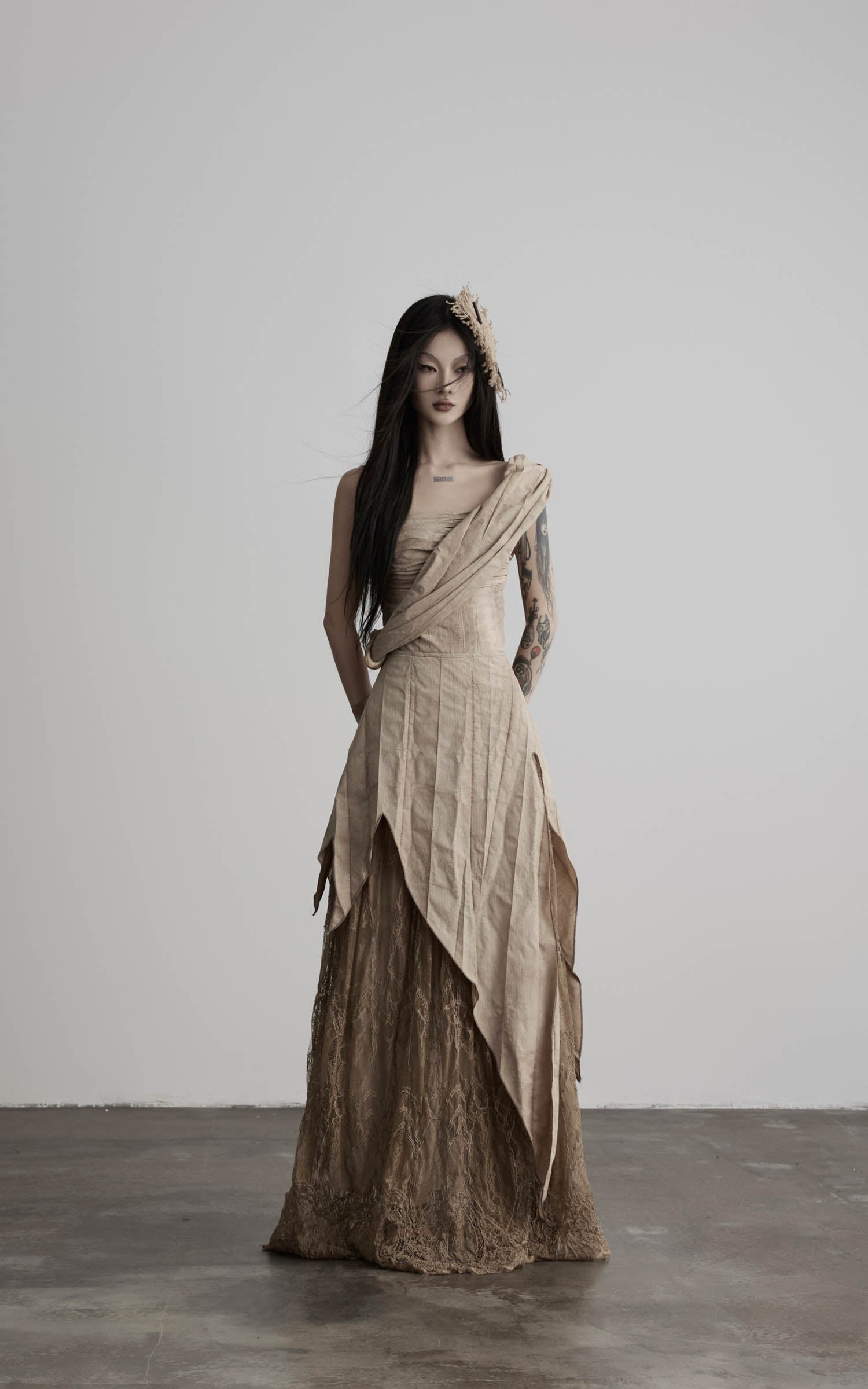 <tc>DOINDULGE</tc> Robe longue à panneaux en dentelle asymétrique