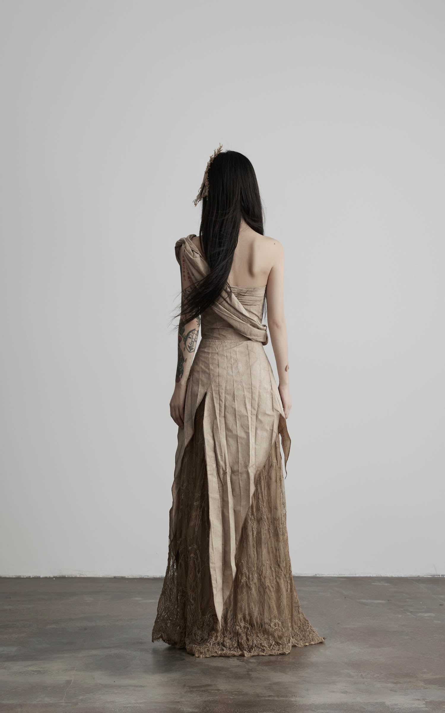 <tc>DOINDULGE</tc> Robe longue à panneaux en dentelle asymétrique