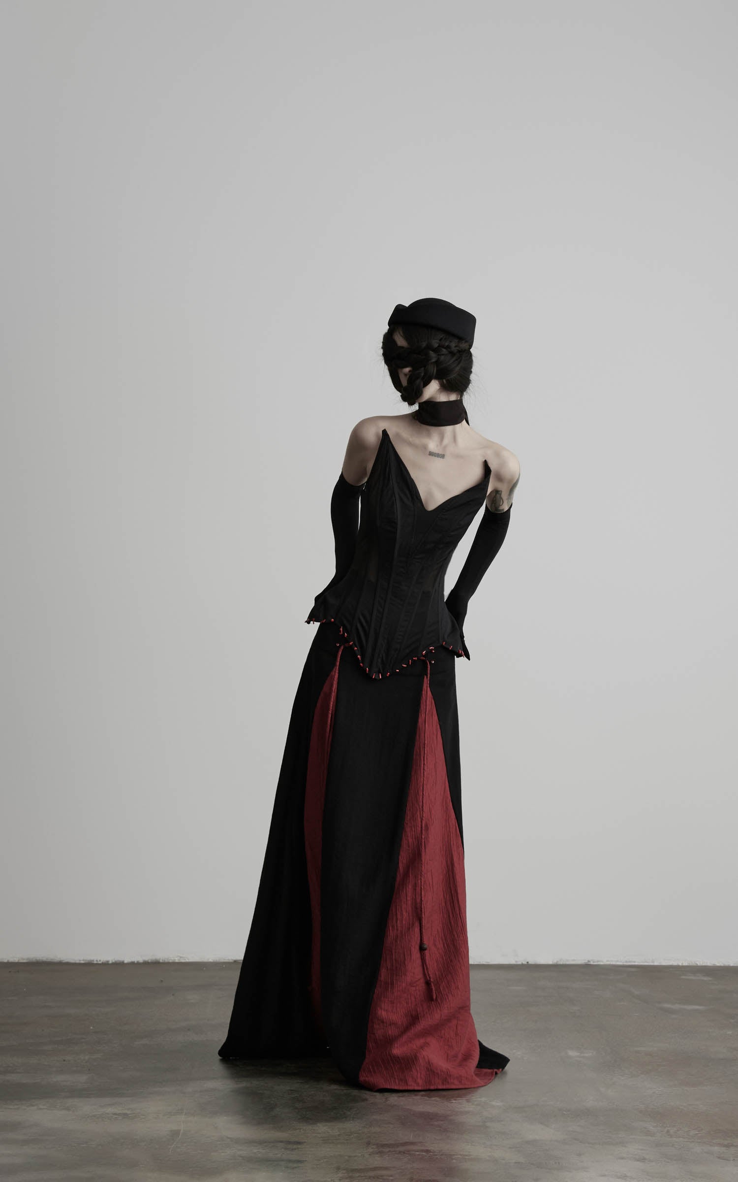 DOINDULGE Gothic Lace-Up Maxi Skirt