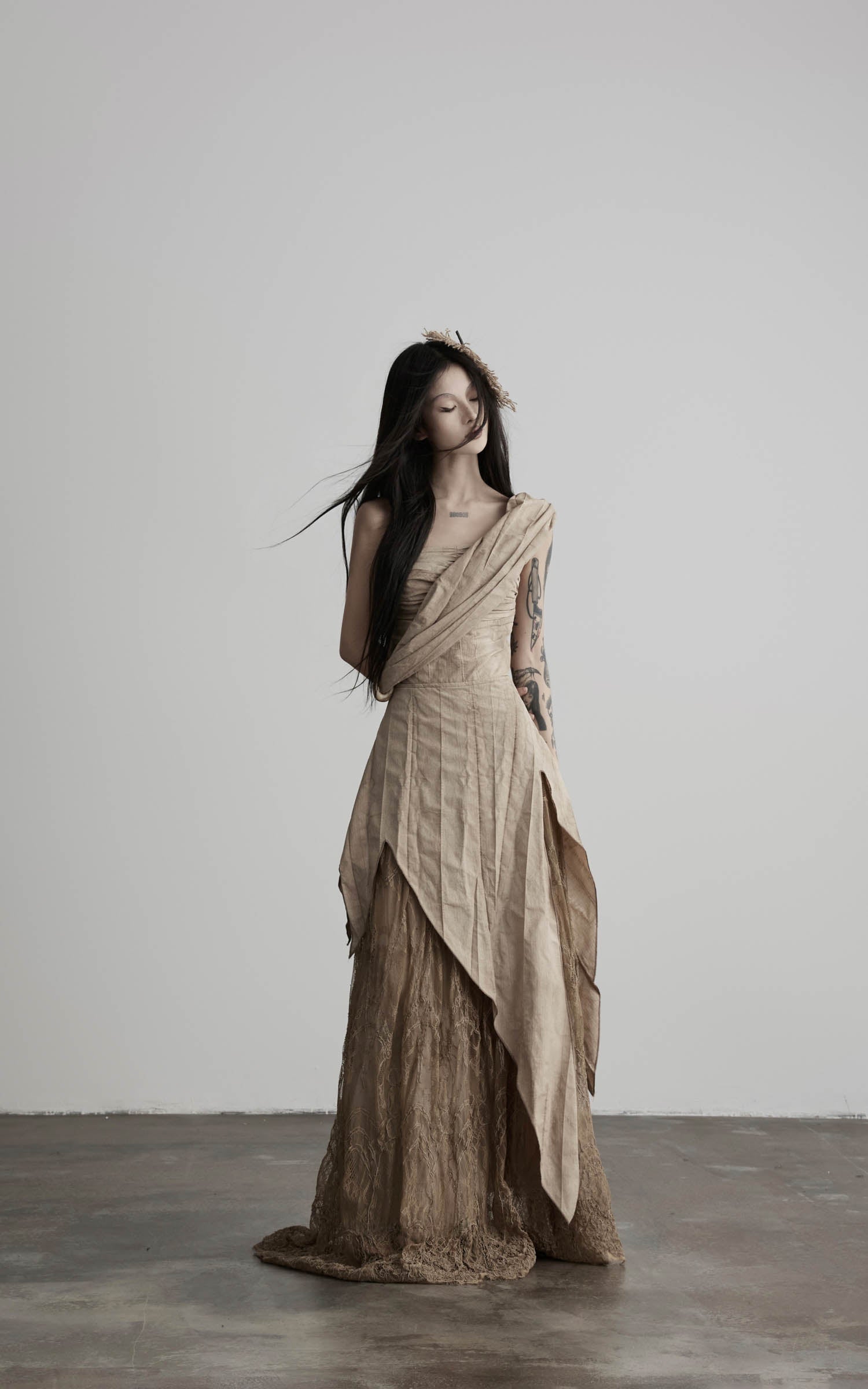 <tc>DOINDULGE</tc> Robe longue à panneaux en dentelle asymétrique