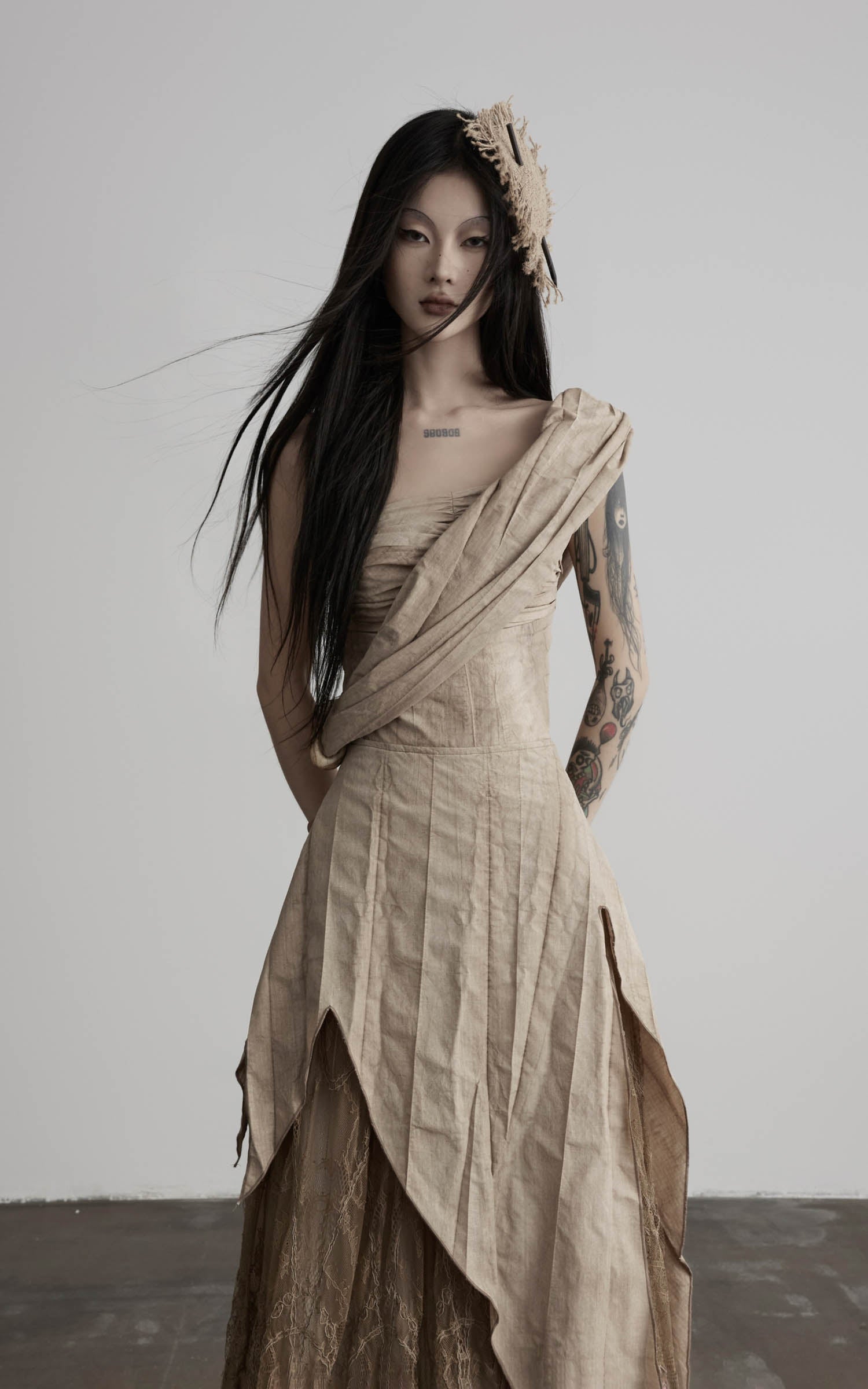 <tc>DOINDULGE</tc> Robe longue à panneaux en dentelle asymétrique