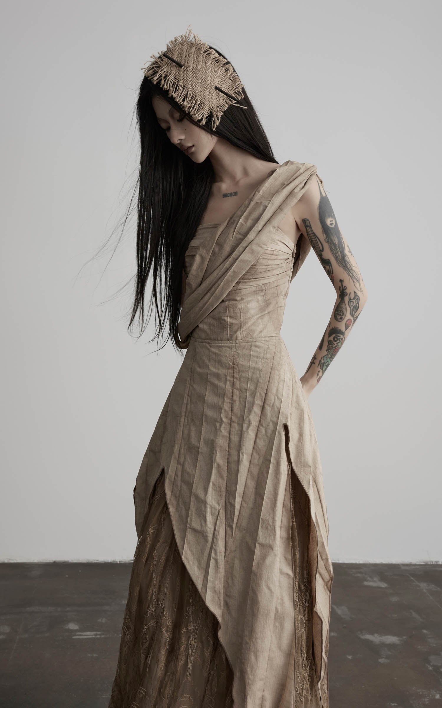 <tc>DOINDULGE</tc> Robe longue à panneaux en dentelle asymétrique