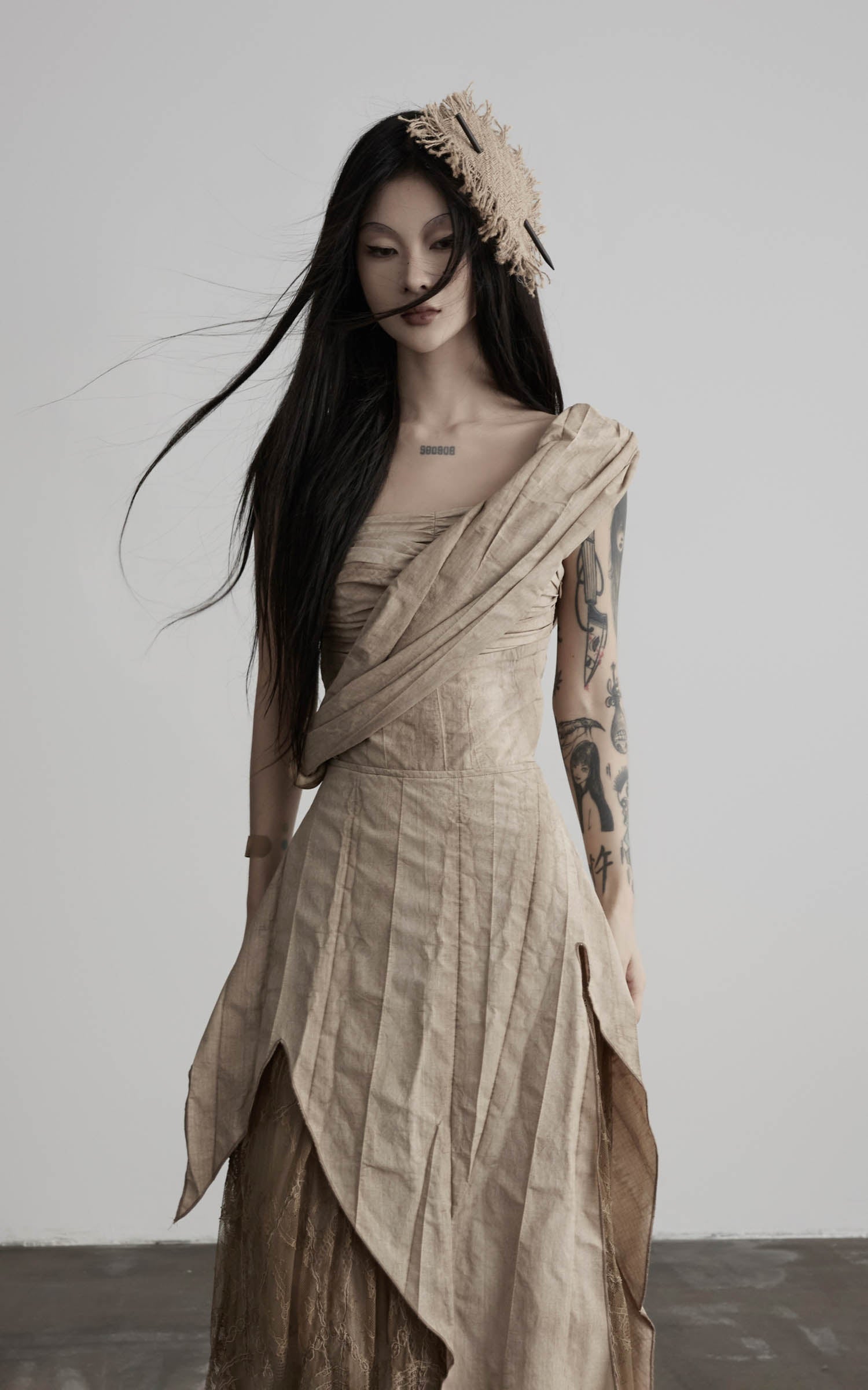 <tc>DOINDULGE</tc> Robe longue à panneaux en dentelle asymétrique