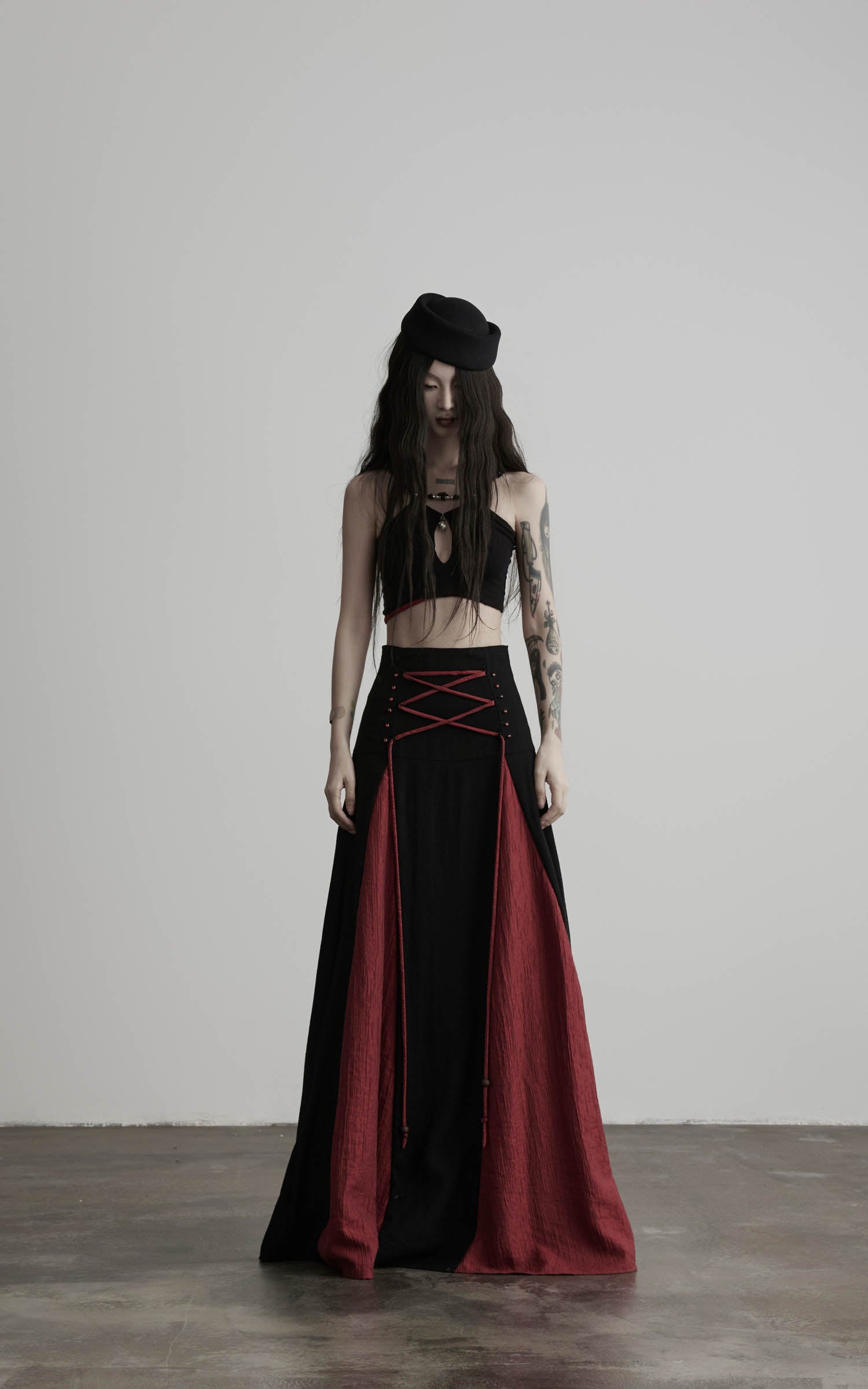 DOINDULGE Gothic Lace-Up Maxi Skirt
