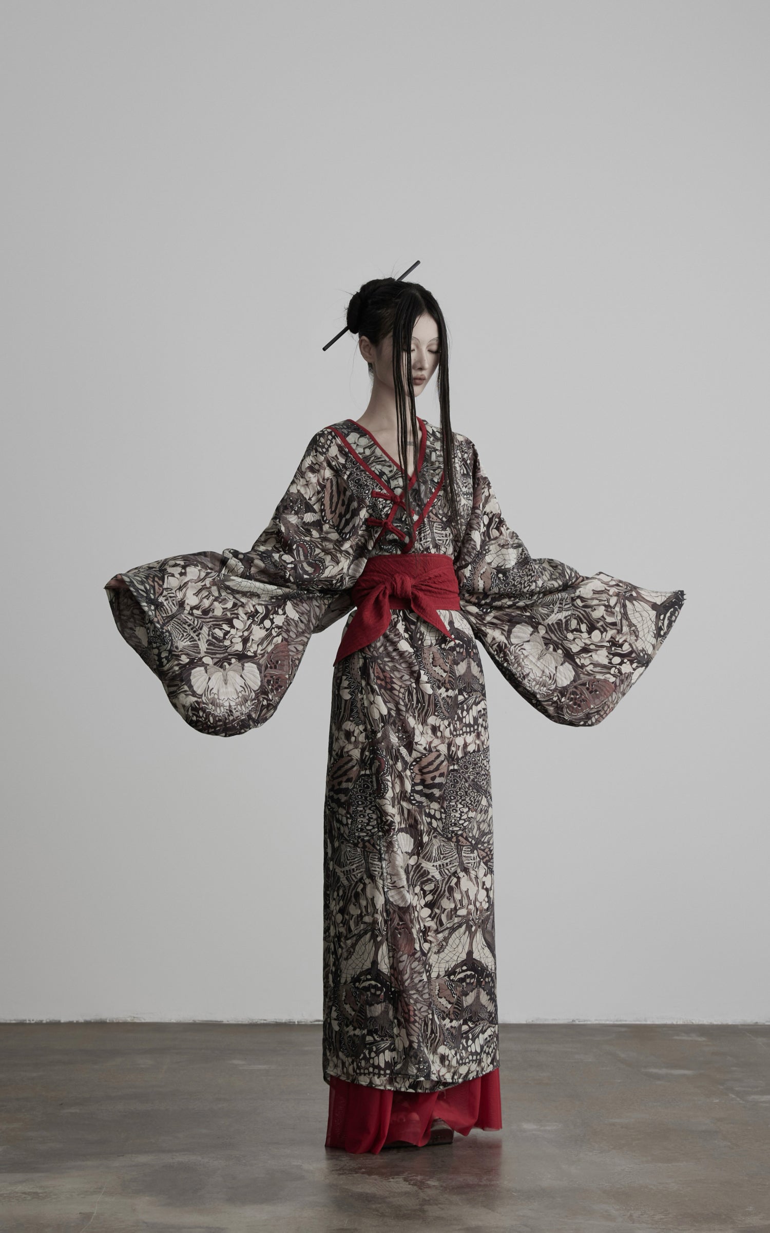 DOINDULGE Butterfly Print Wide Sleeve Maxi Kimono Robe
