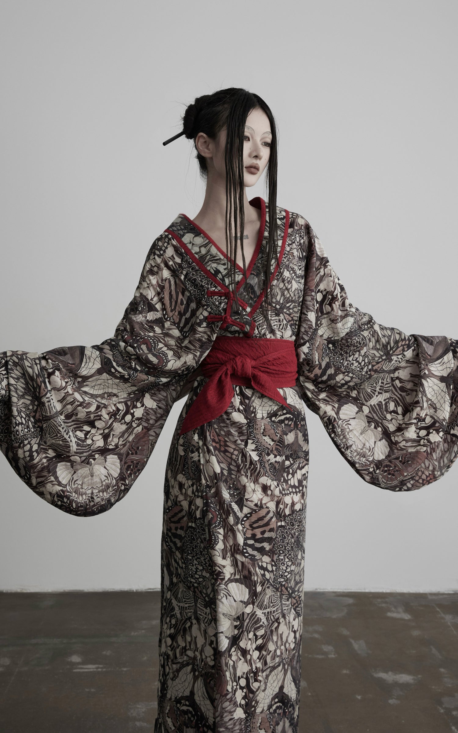 DOINDULGE Butterfly Print Wide Sleeve Maxi Kimono Robe