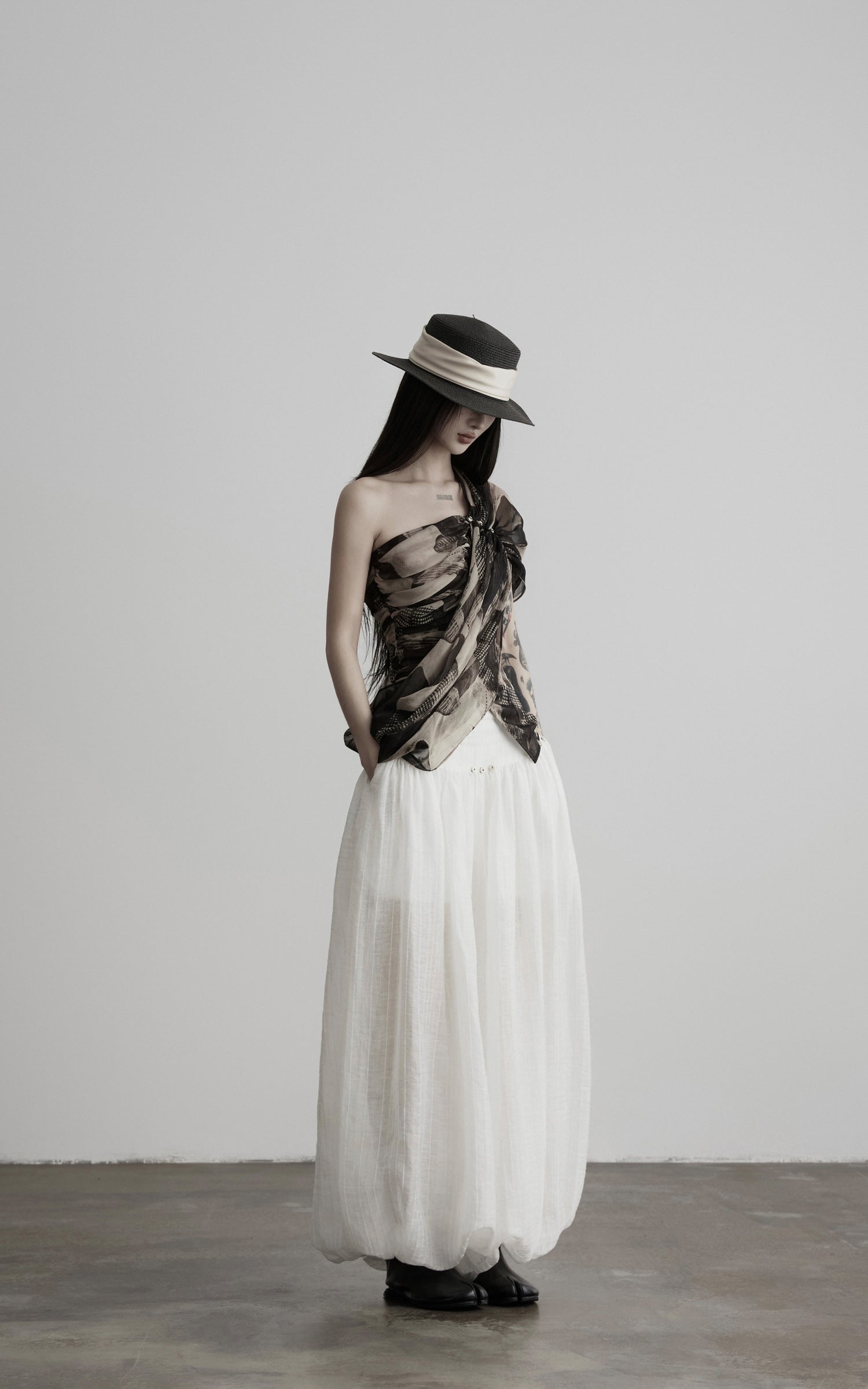 DOINDULGE One Shoulder Brushstroke Ruched Top