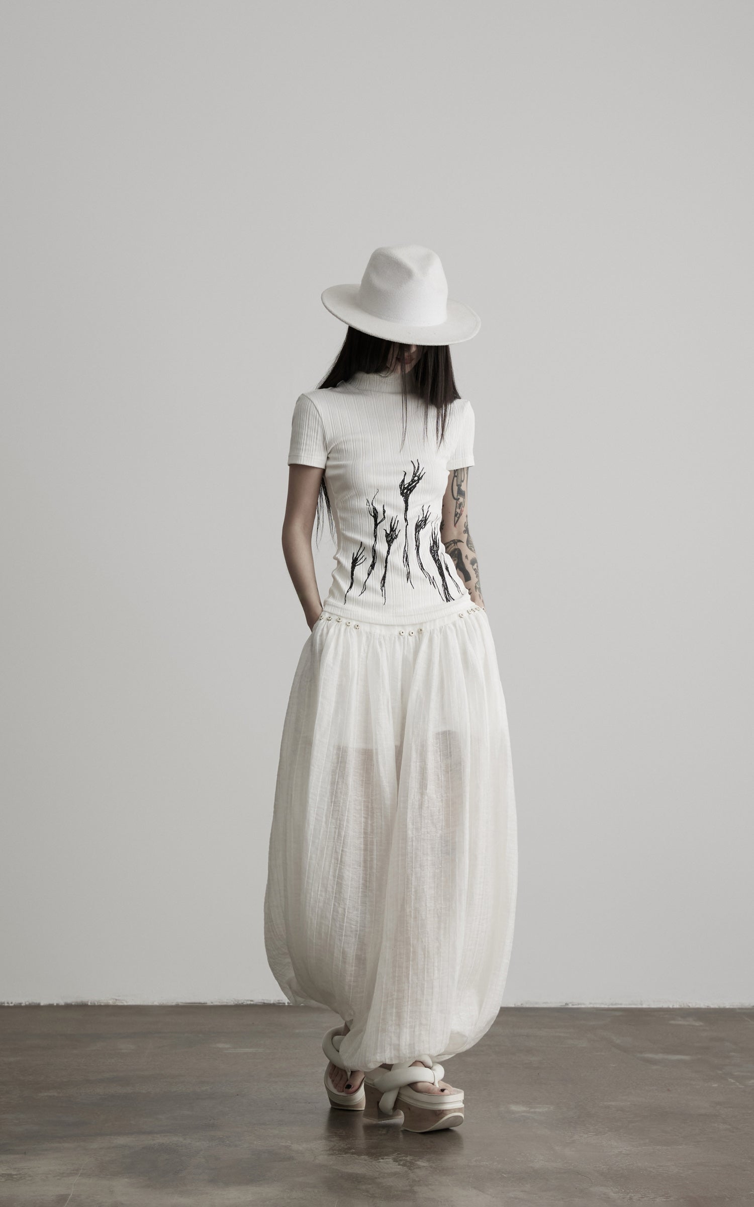 DOINDULGE Half Mock Neck Embroidered Ribbed Knit Top