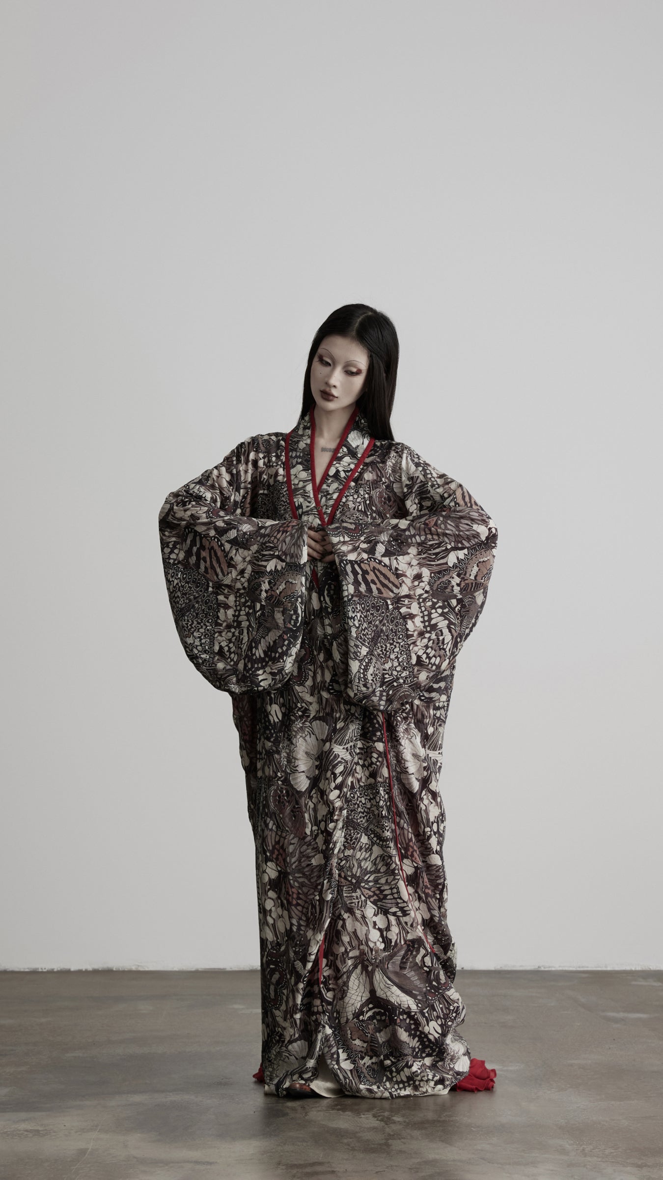 DOINDULGE Butterfly Print Wide Sleeve Maxi Kimono Robe