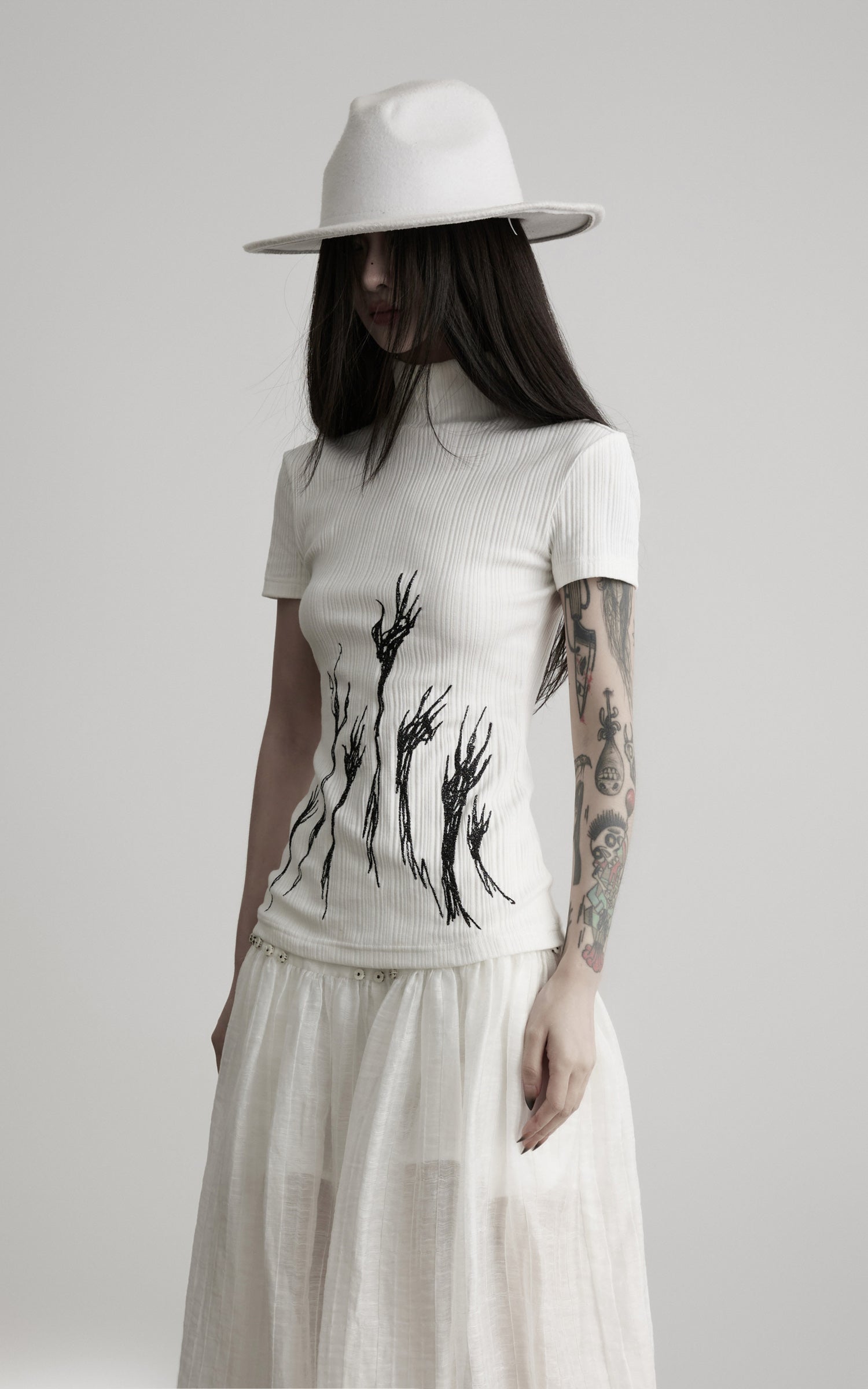 DOINDULGE Half Mock Neck Embroidered Ribbed Knit Top