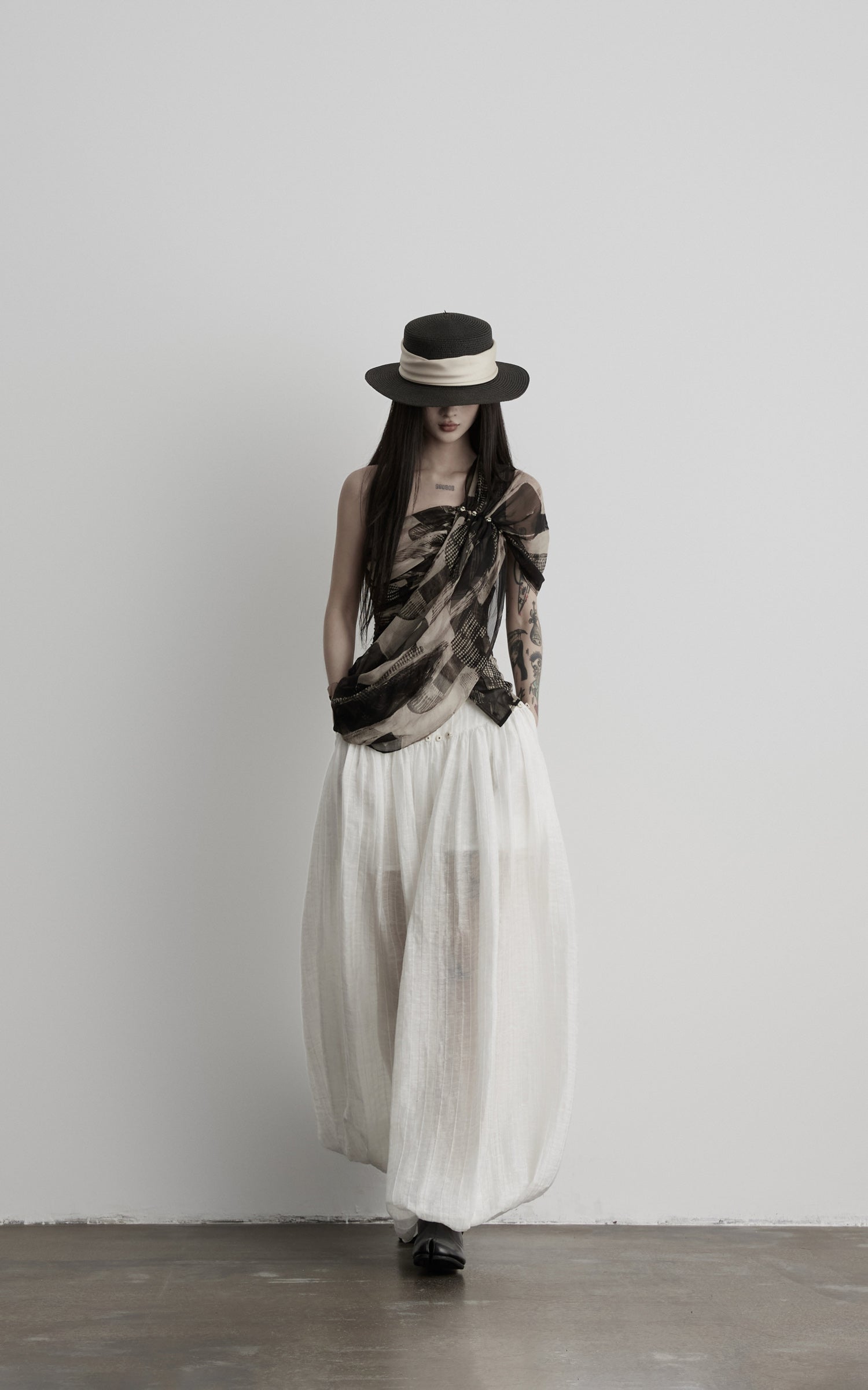 DOINDULGE One Shoulder Brushstroke Ruched Top