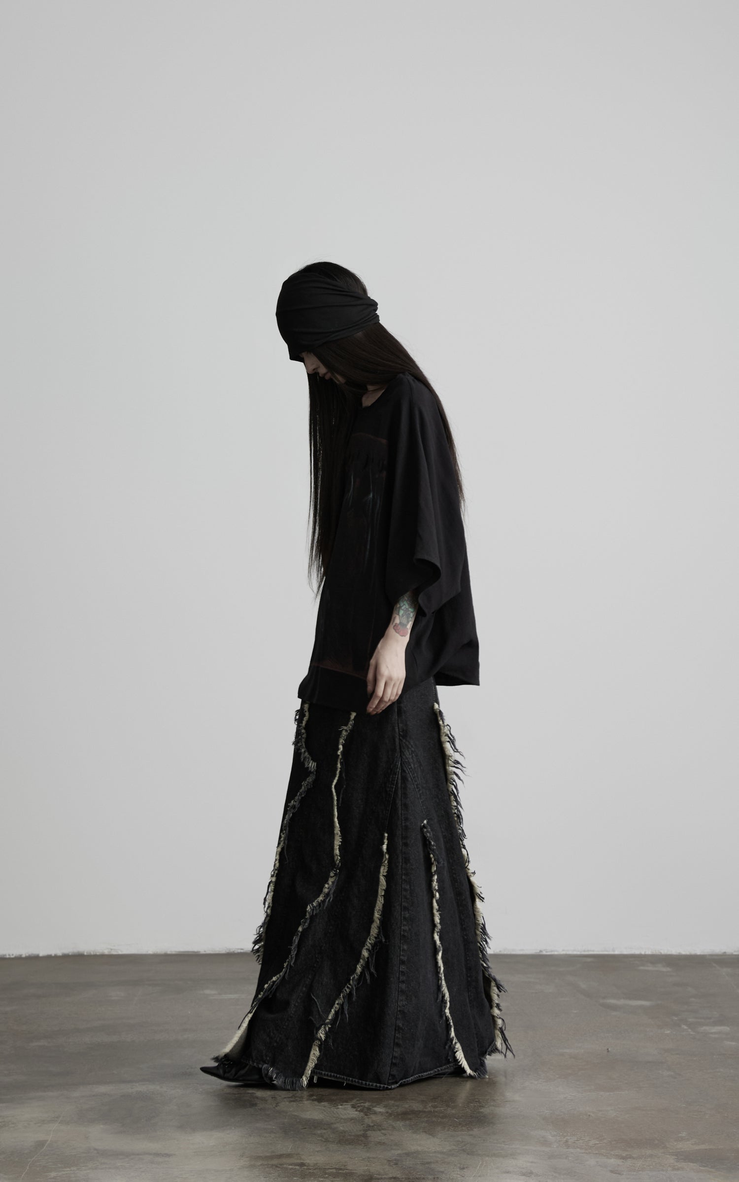 DOINDULGE Low-Rise Frayed Denim Maxi Skirt