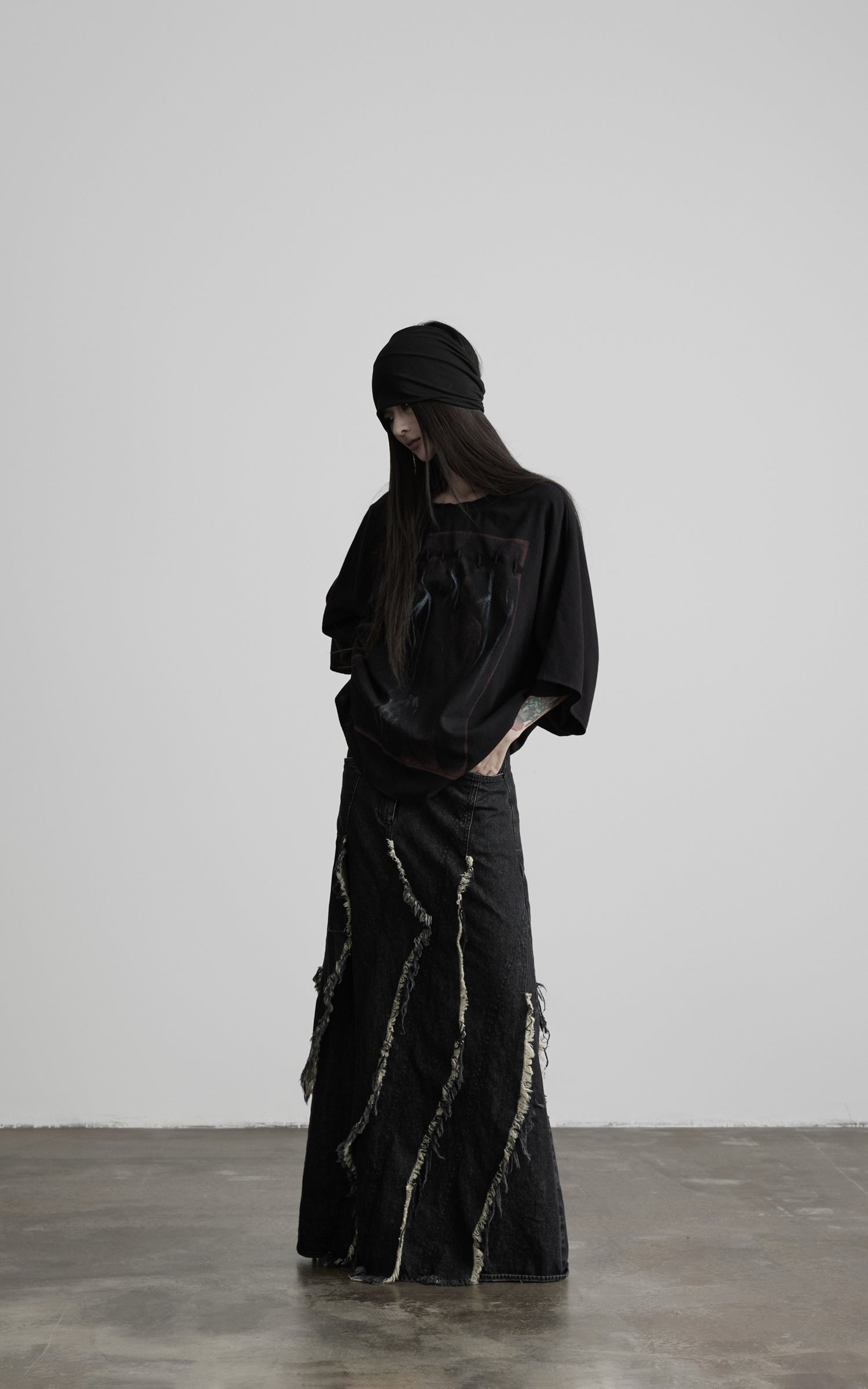 DOINDULGE Low-Rise Frayed Denim Maxi Skirt
