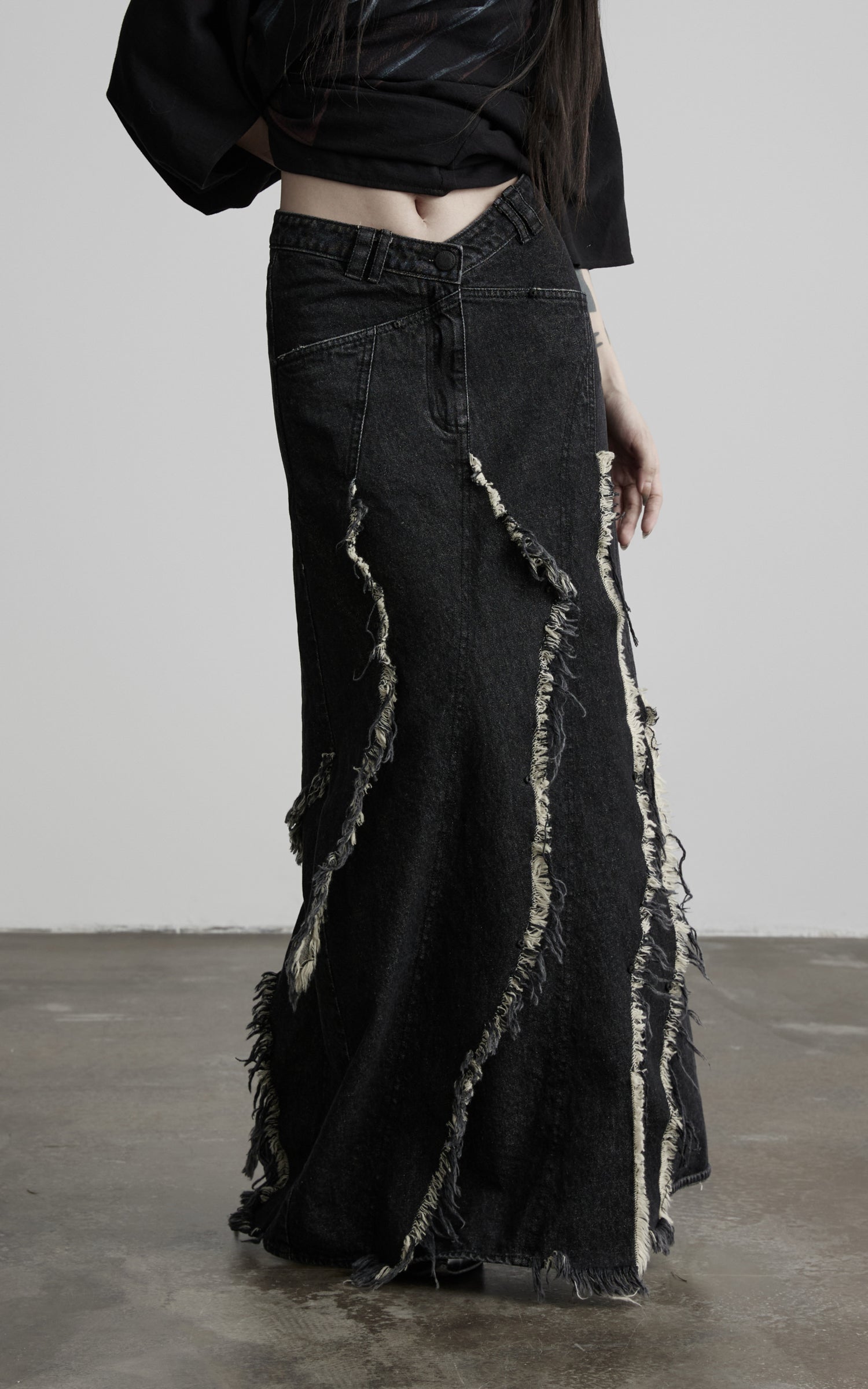 DOINDULGE Low-Rise Frayed Denim Maxi Skirt
