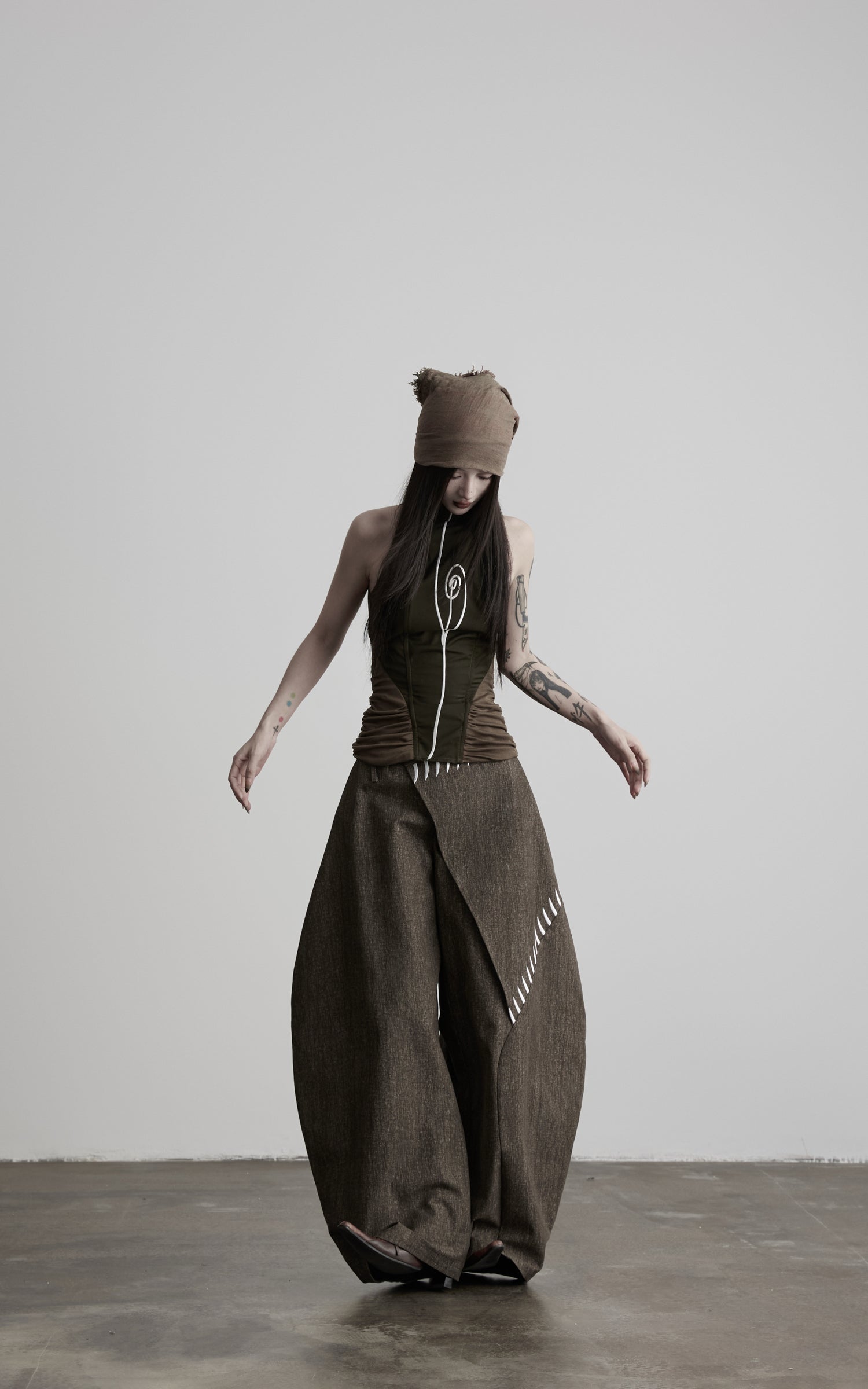DOINDULGE High Neck Ruched Sleeveless Tank Top