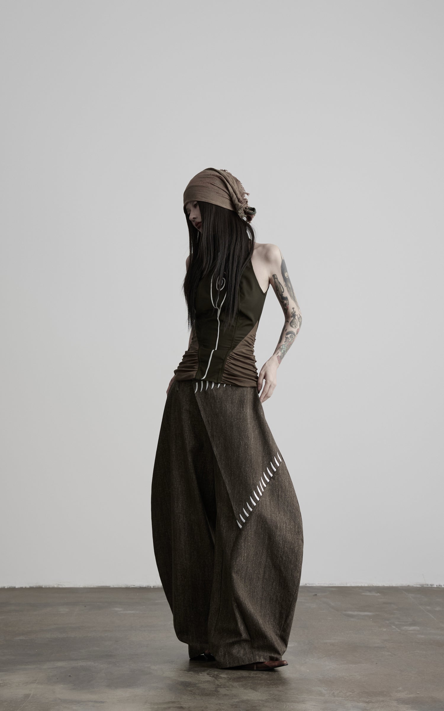 DOINDULGE High Neck Ruched Sleeveless Tank Top