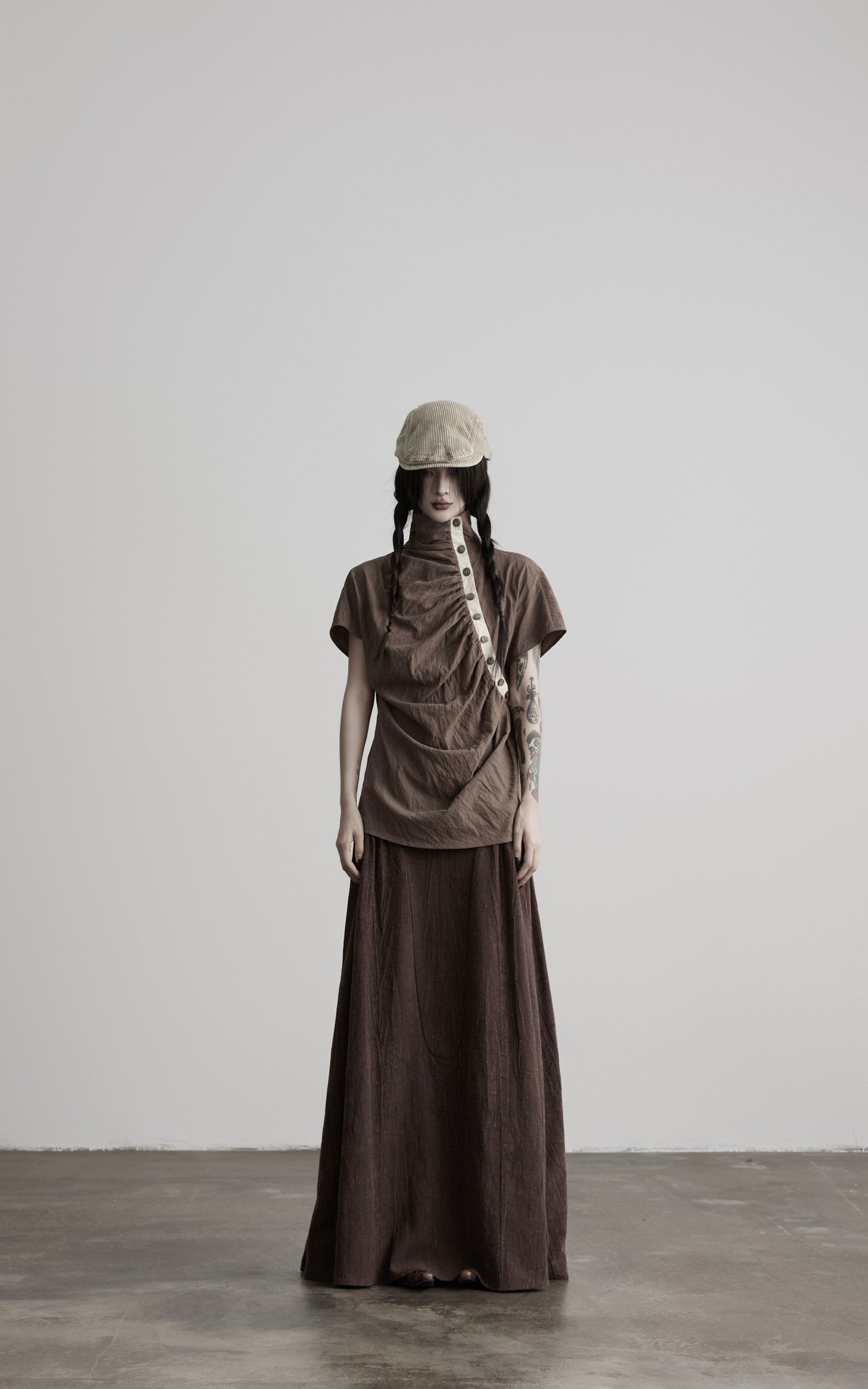 DOINDULGE High Neck Ruched Button T-Shirt