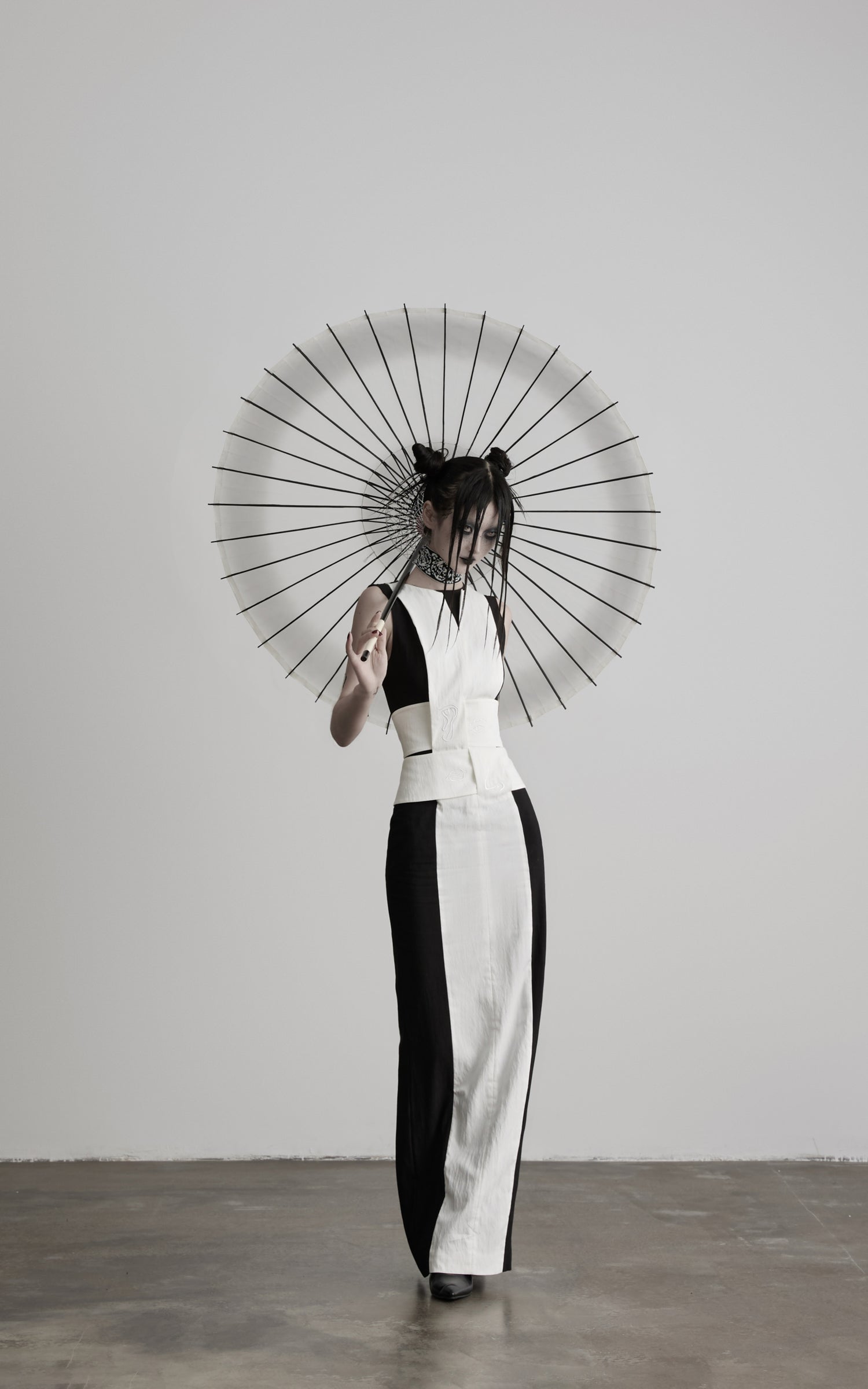 <tc>DOINDULGE</tc> Robe longue ajustée à panneaux contrastés