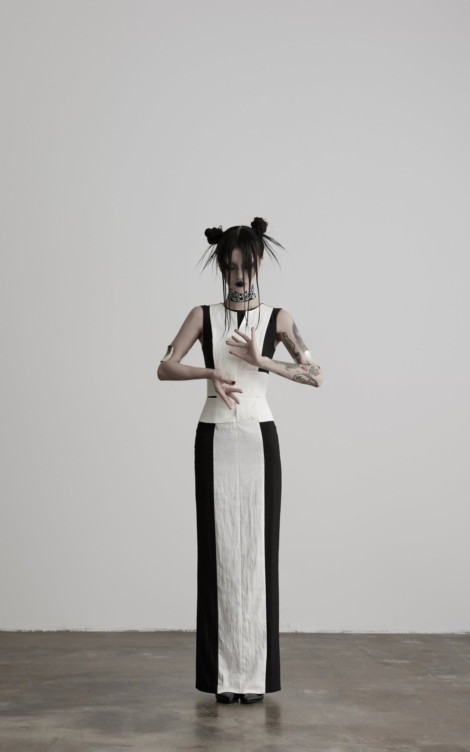 <tc>DOINDULGE</tc> Robe longue ajustée à panneaux contrastés