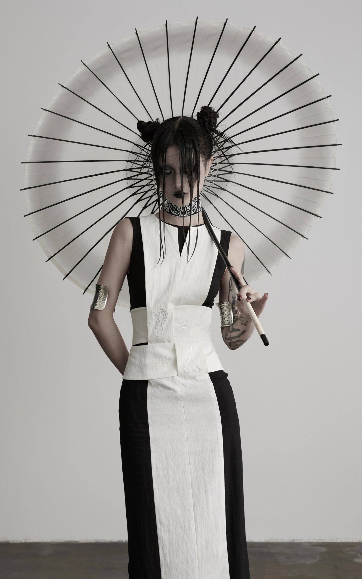 <tc>DOINDULGE</tc> Robe longue ajustée à panneaux contrastés