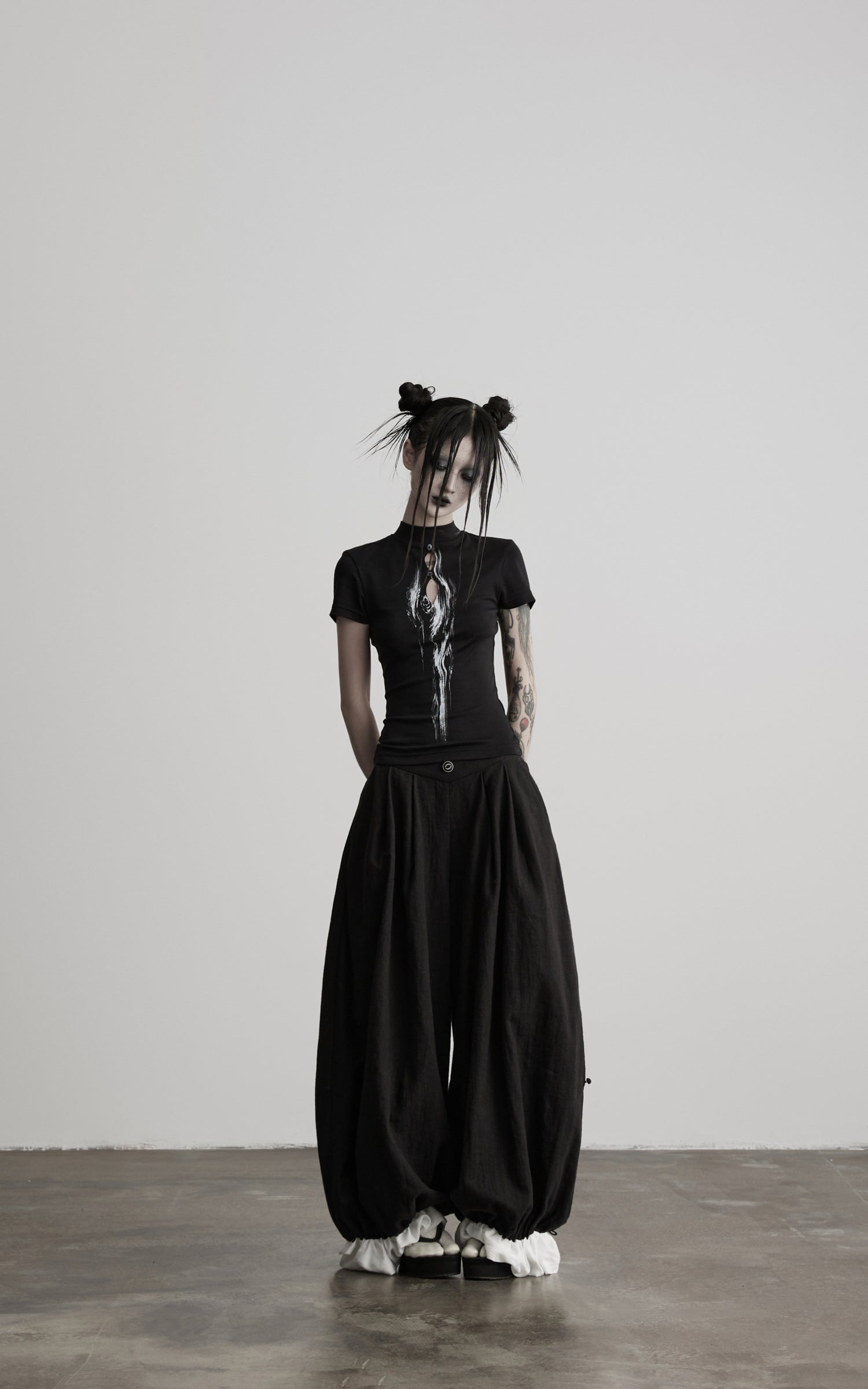 DOINDULGE Low-Rise Pleated Wide-Leg Balloon Pants